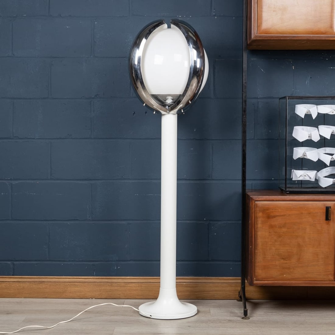 A 20th CENTURY ITALIAN "SPACE AGE" FLOOR LAMP WITH HAND BLOWN VENETIAN GLASS - 6