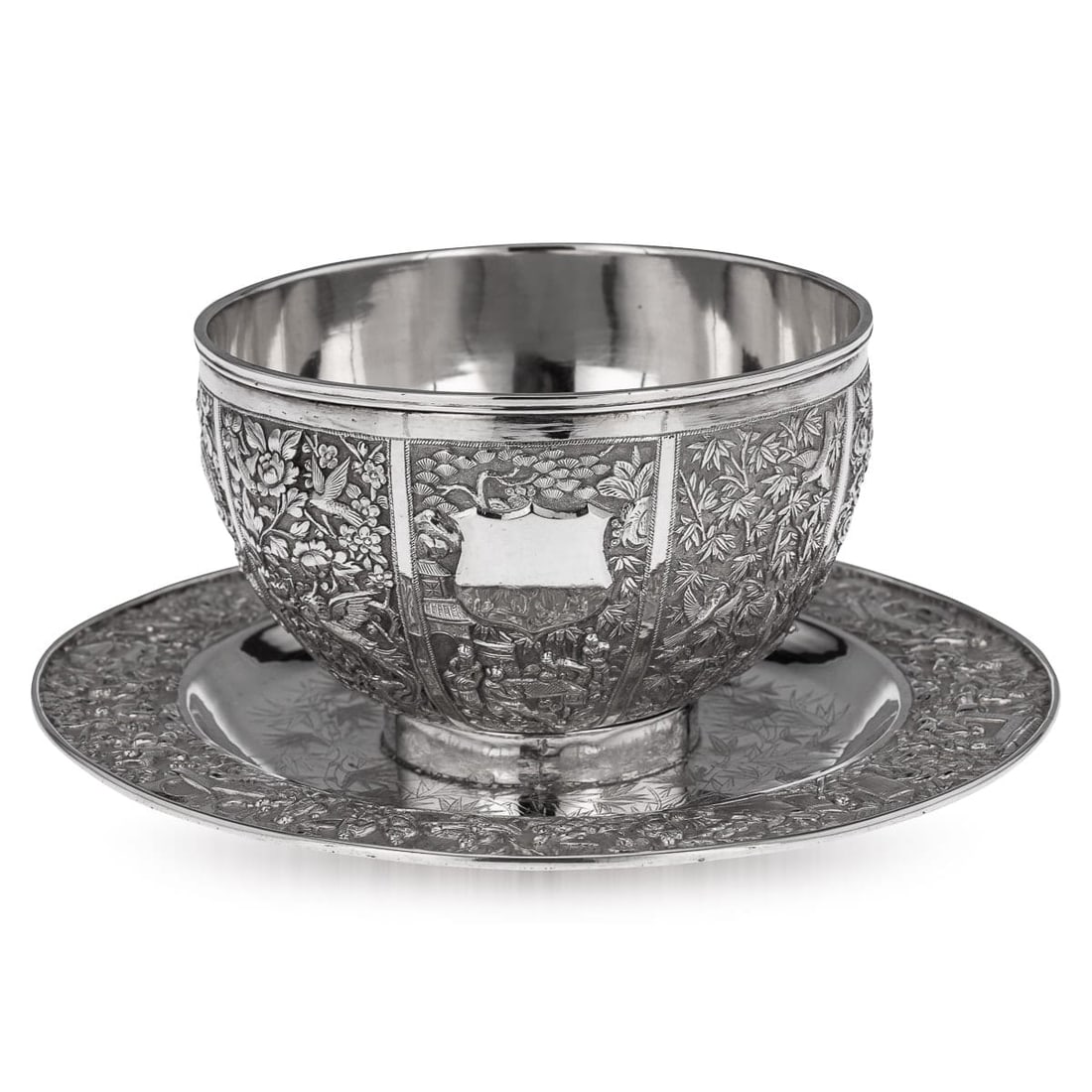 ANTIQUE 19thC CHINESE EXPORT SOLID SILVER FINGER BOWL & PLATE, WANG HING c.1880: Antique late-19th Century Chinese export solid silver fruit bowl on plate, of exceptionally fine quality, intricately chased and embossed depicting a compendium of various designs and themes, two