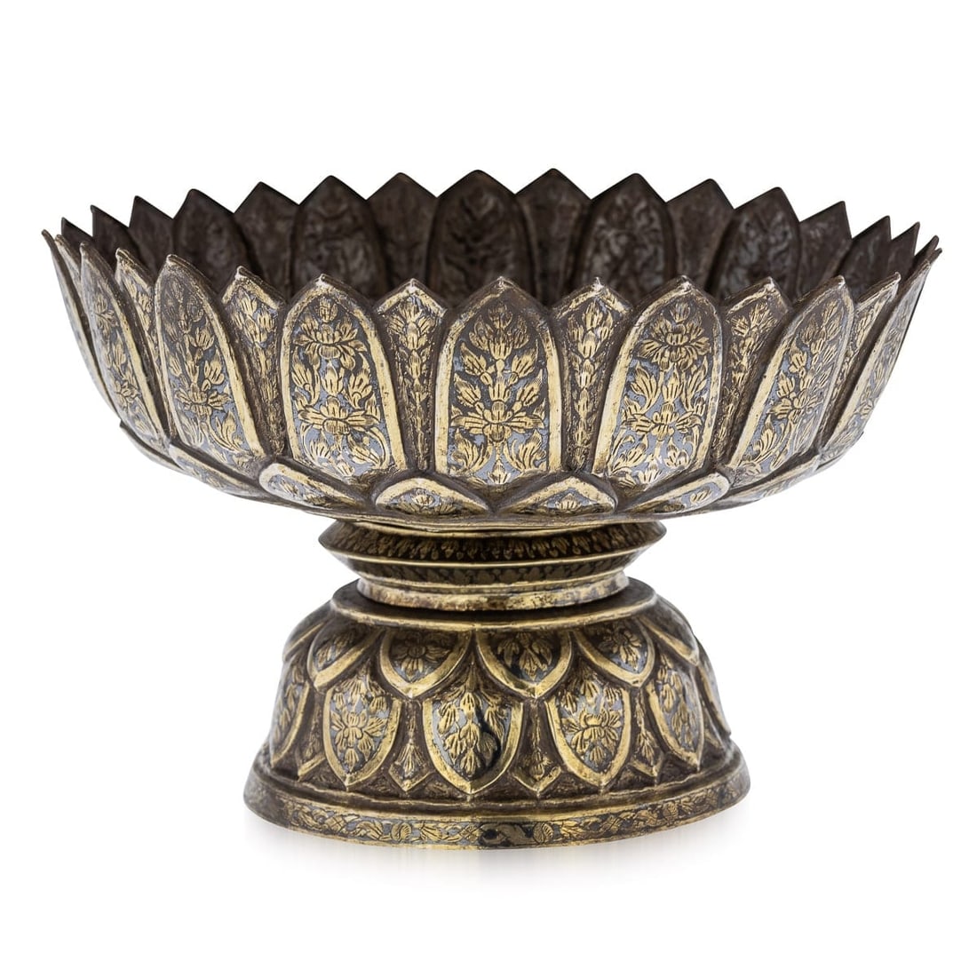 ANTIQUE 19thC THAI SOLID SILVER-GILT NIELLO ENAMEL BOWL, SIAM c.1800: This bowl is an exceptional example of Thai niello work, such pieces were only made for the Royal house. The tradition of presenting nielloware objects as State gifts goes back to the reign of King