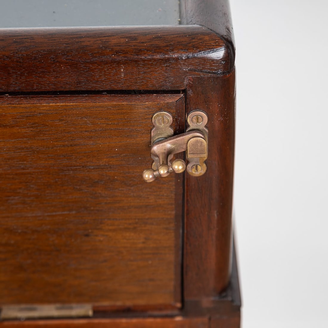 ANTIQUE 20thC MAHOGANY DISPLAY CABINET c.1920 - 14