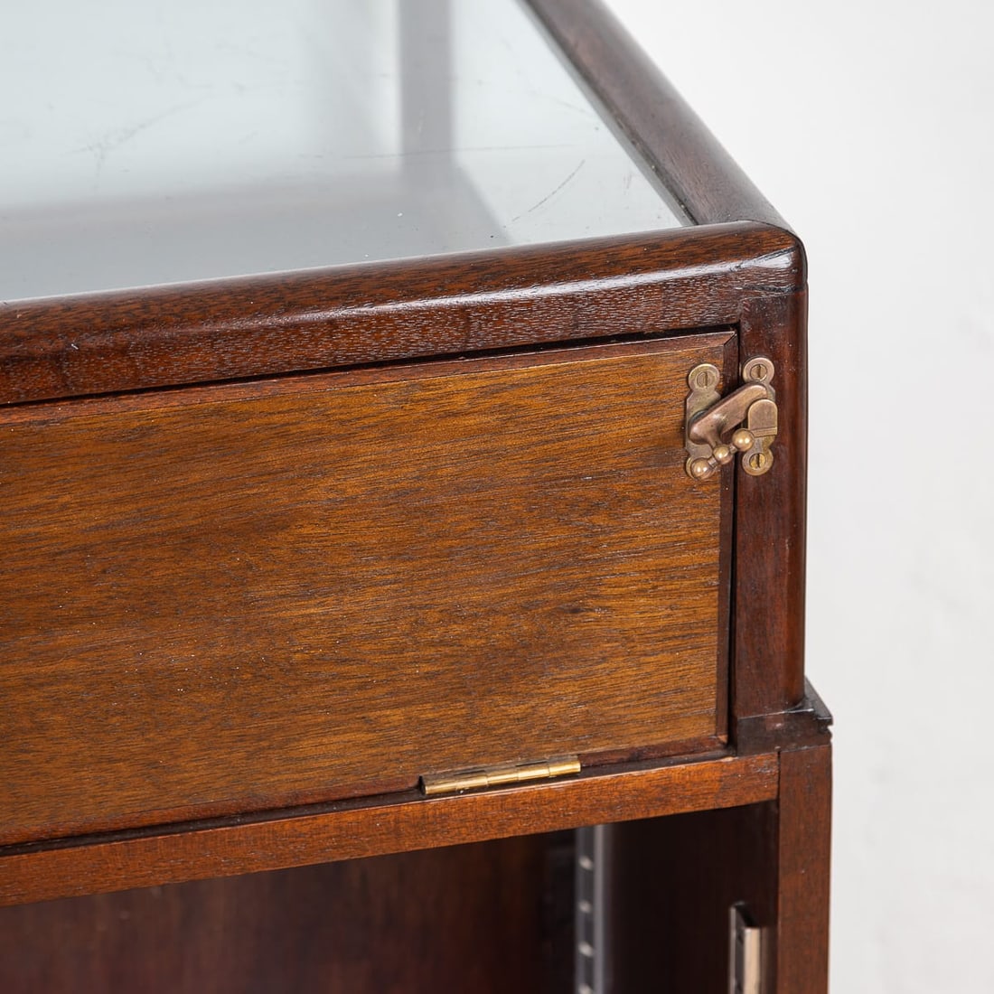 ANTIQUE 20thC MAHOGANY DISPLAY CABINET c.1920 - 6
