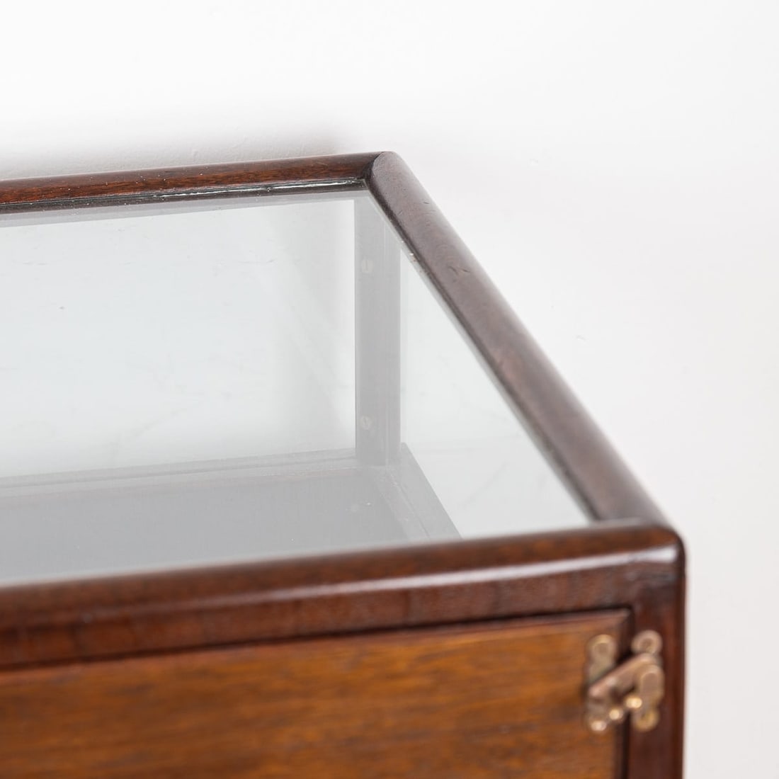 ANTIQUE 20thC MAHOGANY DISPLAY CABINET c.1920 - 7