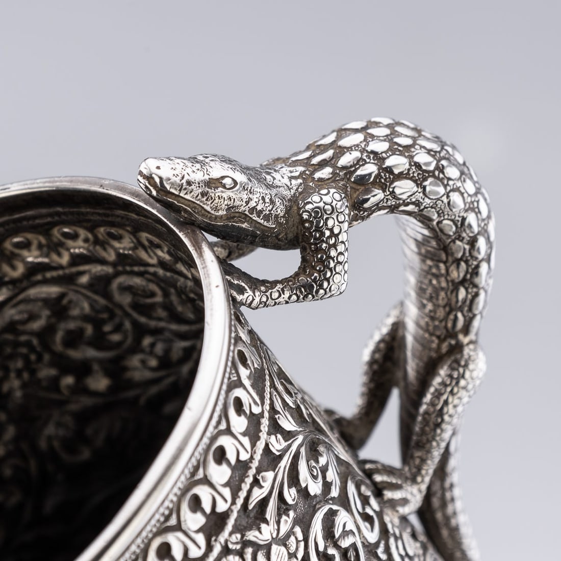 ANTIQUE 19thC INDIAN KUTCH SOLID SILVER MUG, OOMERSI MAWJI BHUJ c.1890 - 9