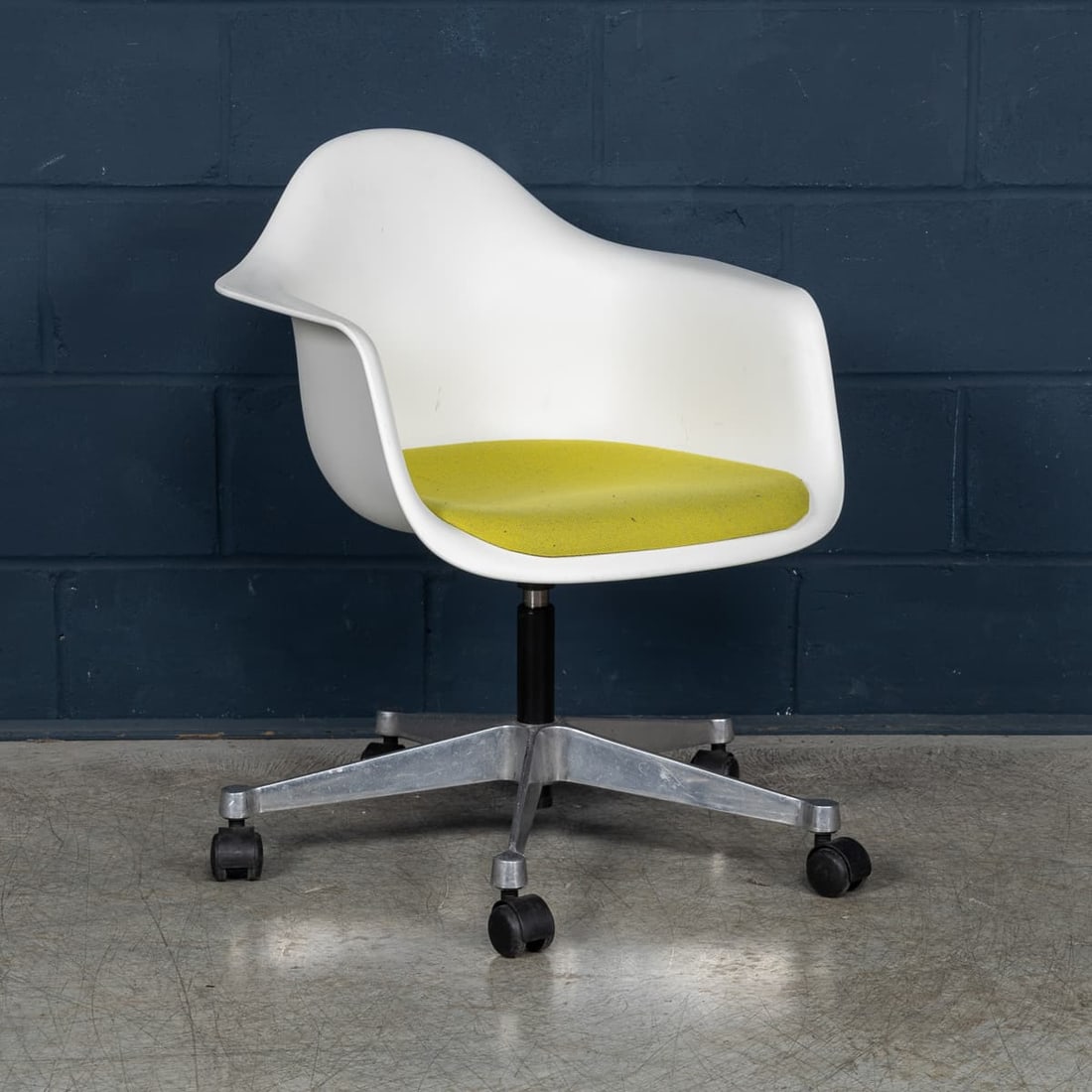 VINTAGE 20thC WHITE OFFICE CHAIR BY VITRA, EUROPE - 3