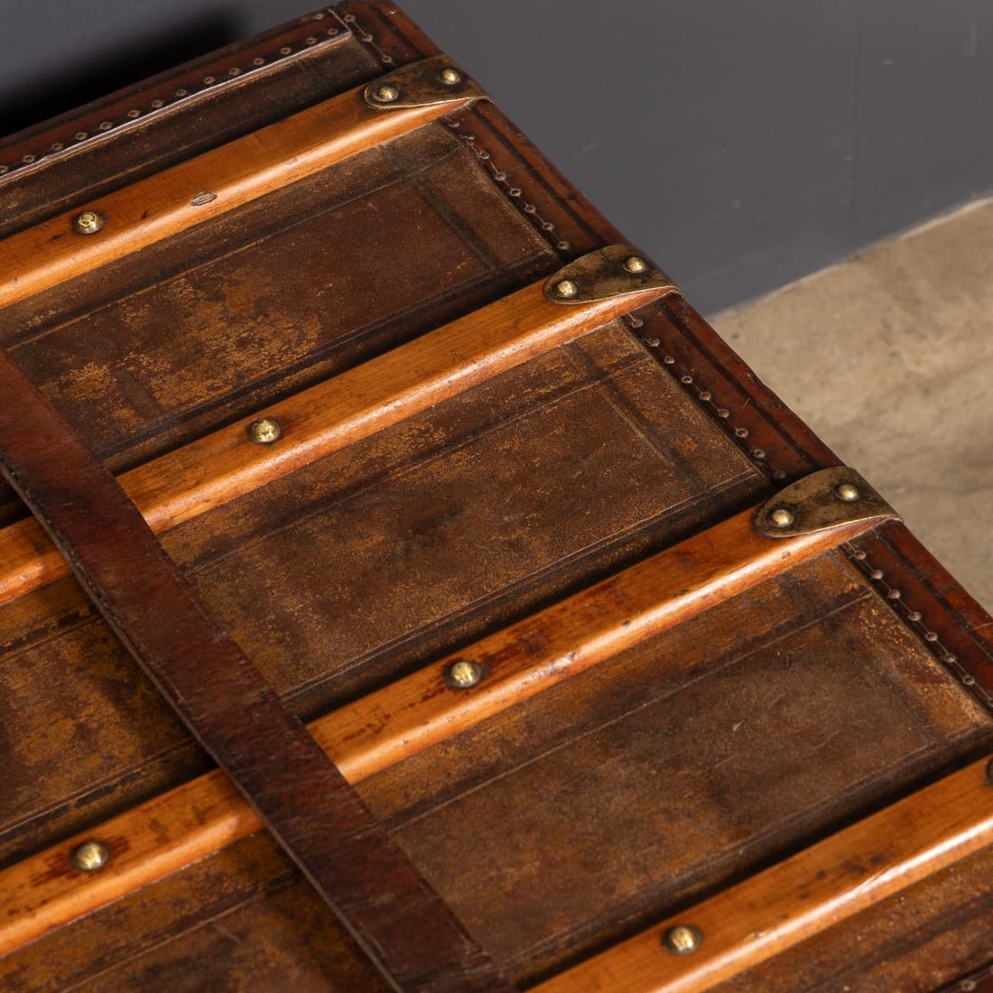 ANTIQUE 19thC VICTORIAN LEATHER TRAVEL TRUNK c.1870 - 17