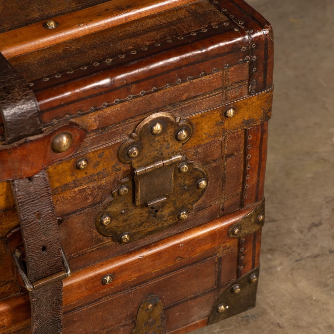 ANTIQUE 19thC VICTORIAN LEATHER TRAVEL TRUNK c.1870 - 18