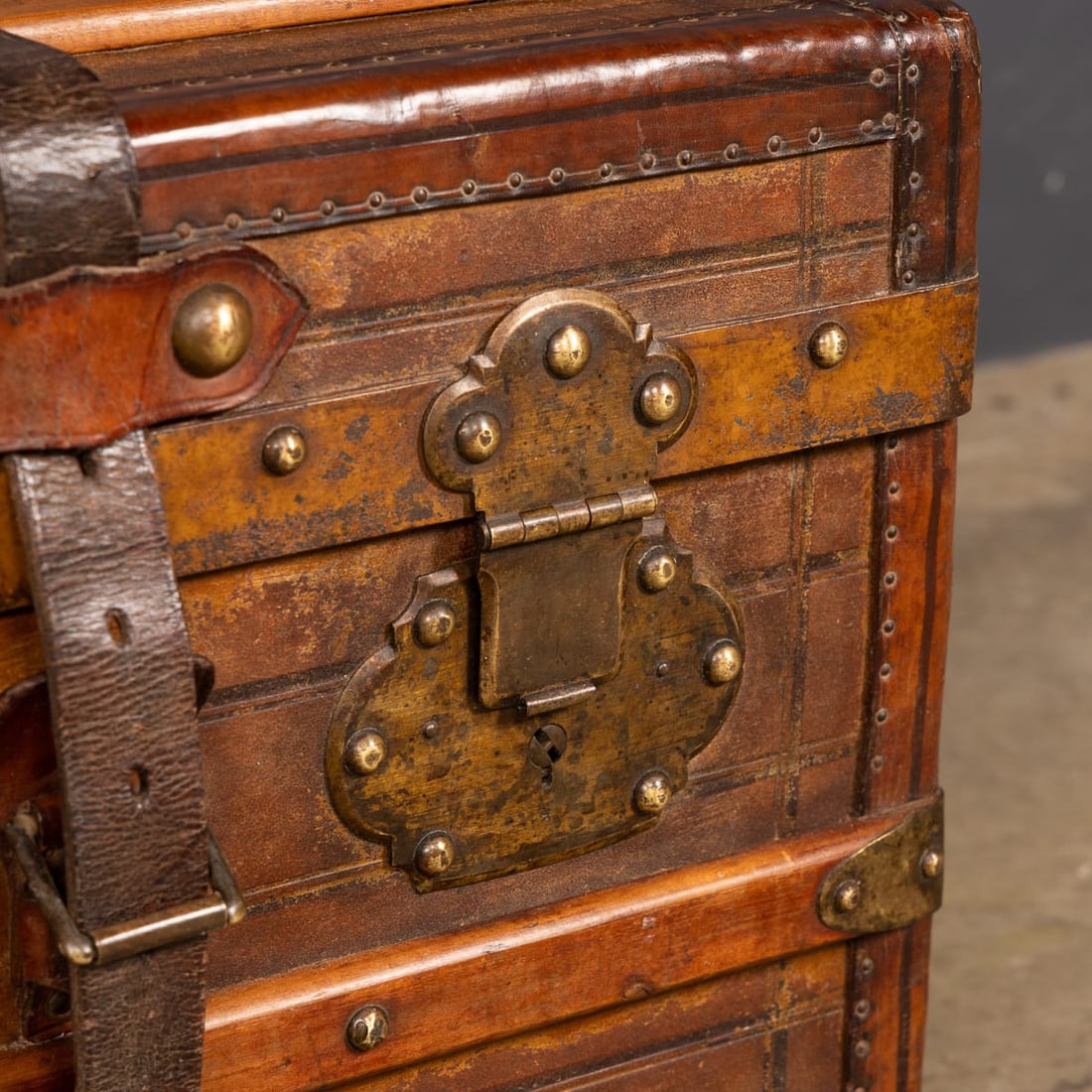 ANTIQUE 19thC VICTORIAN LEATHER TRAVEL TRUNK c.1870 - 19