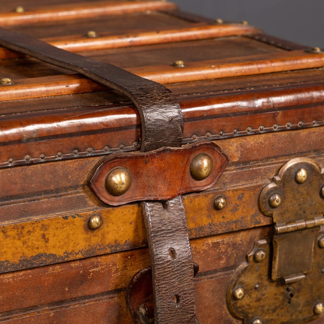 ANTIQUE 19thC VICTORIAN LEATHER TRAVEL TRUNK c.1870 - 20