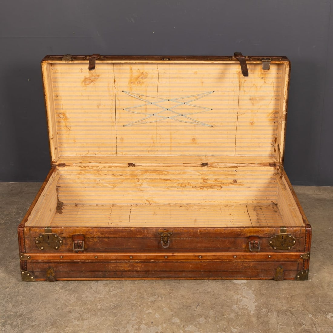 ANTIQUE 19thC VICTORIAN LEATHER TRAVEL TRUNK c.1870 - 8