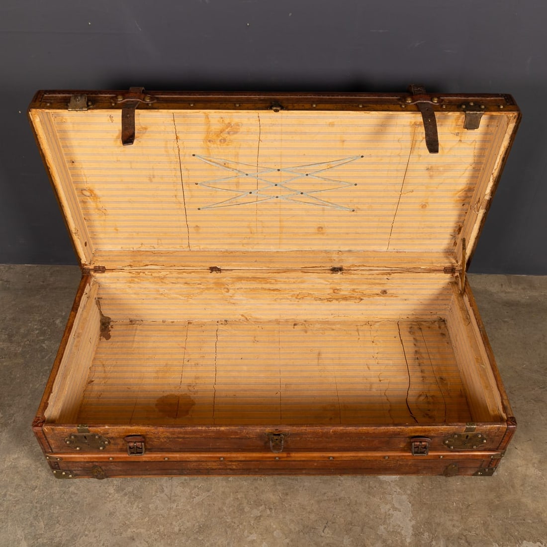 ANTIQUE 19thC VICTORIAN LEATHER TRAVEL TRUNK c.1870 - 9
