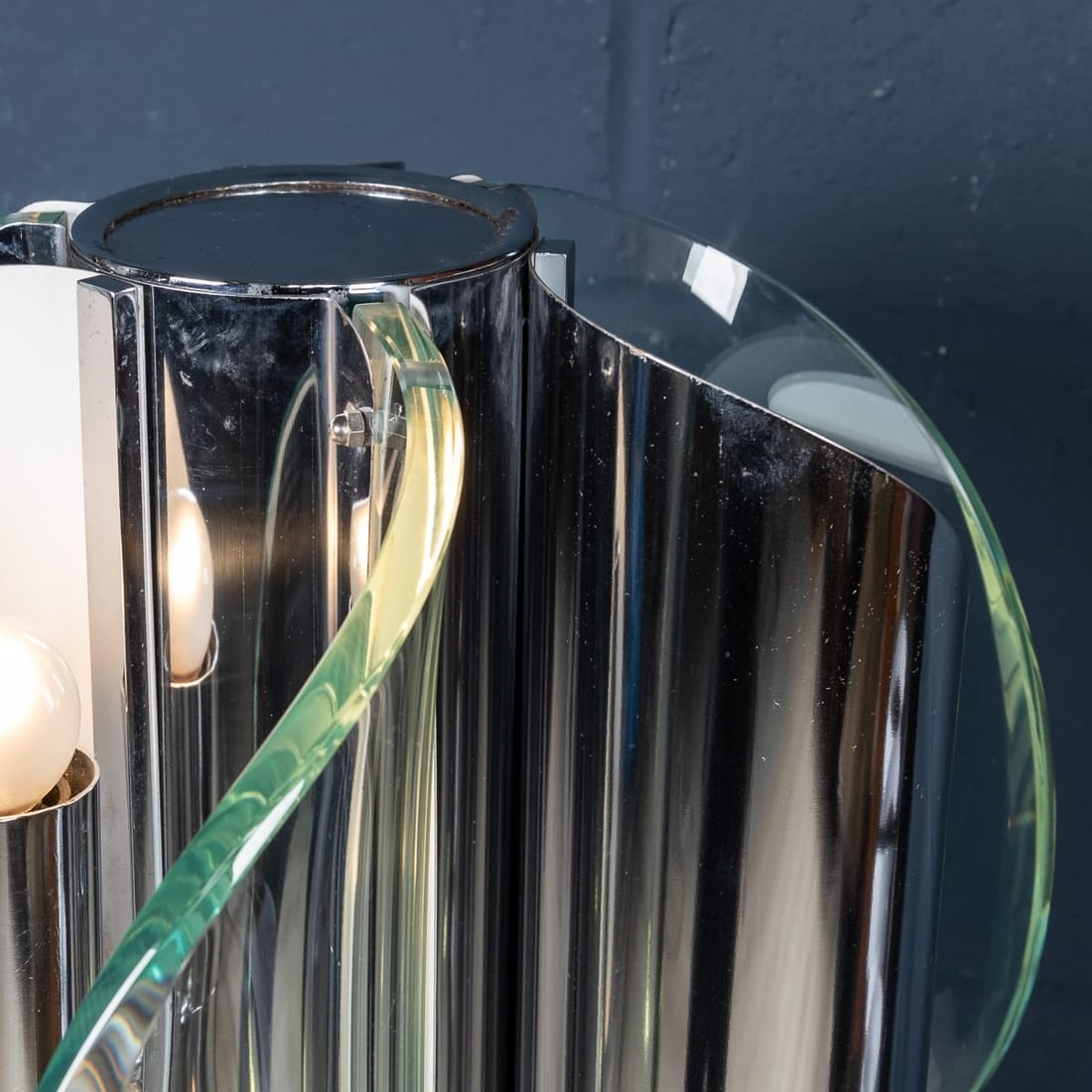 A 20th CENTURY ITALIAN CHROME & GLASS FLOOR LAMP ATTRIBUTABLE TO MAX INGRAND - 11