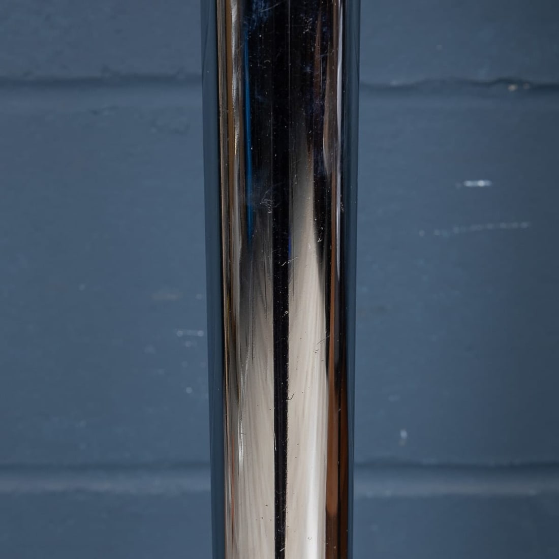 A 20th CENTURY ITALIAN CHROME & GLASS FLOOR LAMP ATTRIBUTABLE TO MAX INGRAND - 14
