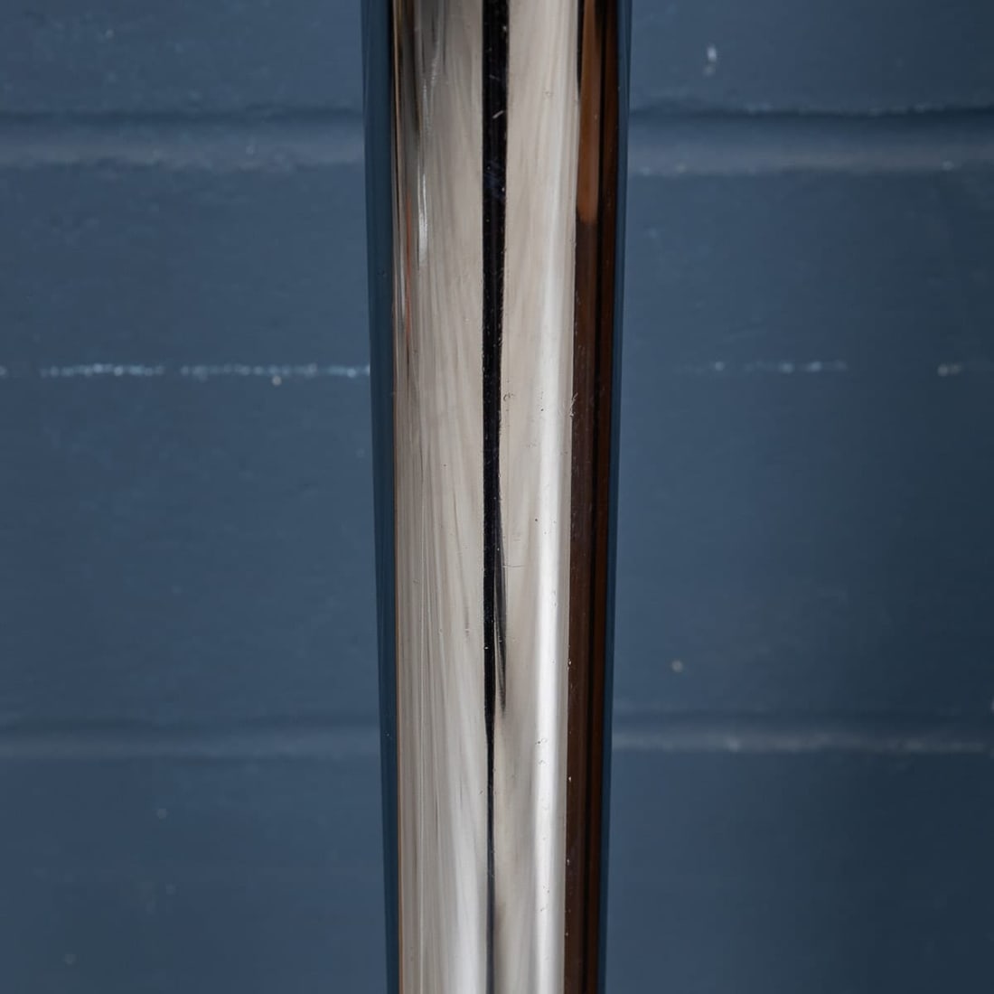 A 20th CENTURY ITALIAN CHROME & GLASS FLOOR LAMP ATTRIBUTABLE TO MAX INGRAND - 15