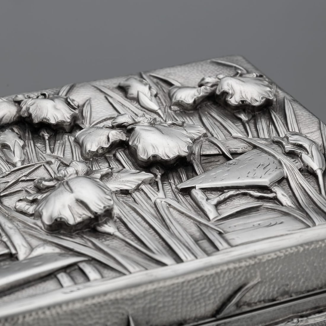 ANTIQUE 20thC JAPANESE MEIJI SOLID SILVER IRIS FLOWER CIGAR BOX, ZUAN c.1900 - 19