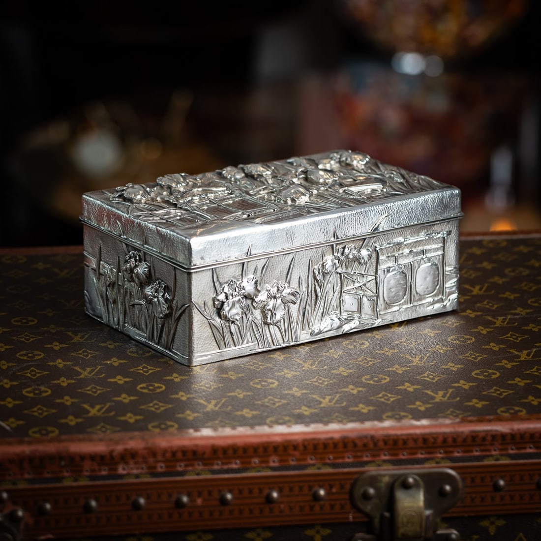 ANTIQUE 20thC JAPANESE MEIJI SOLID SILVER IRIS FLOWER CIGAR BOX, ZUAN c.1900 - 2