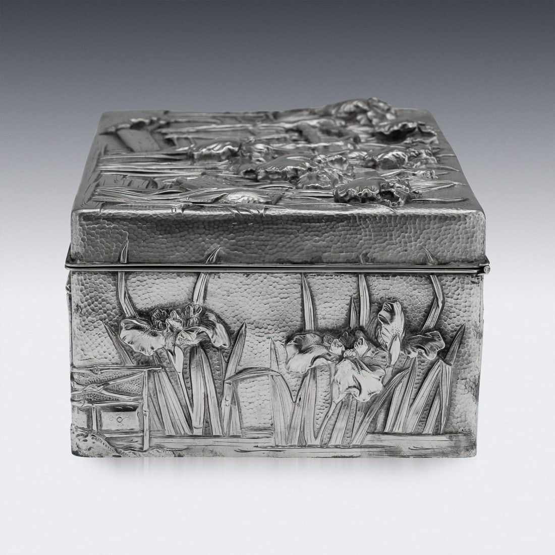 ANTIQUE 20thC JAPANESE MEIJI SOLID SILVER IRIS FLOWER CIGAR BOX, ZUAN c.1900 - 5