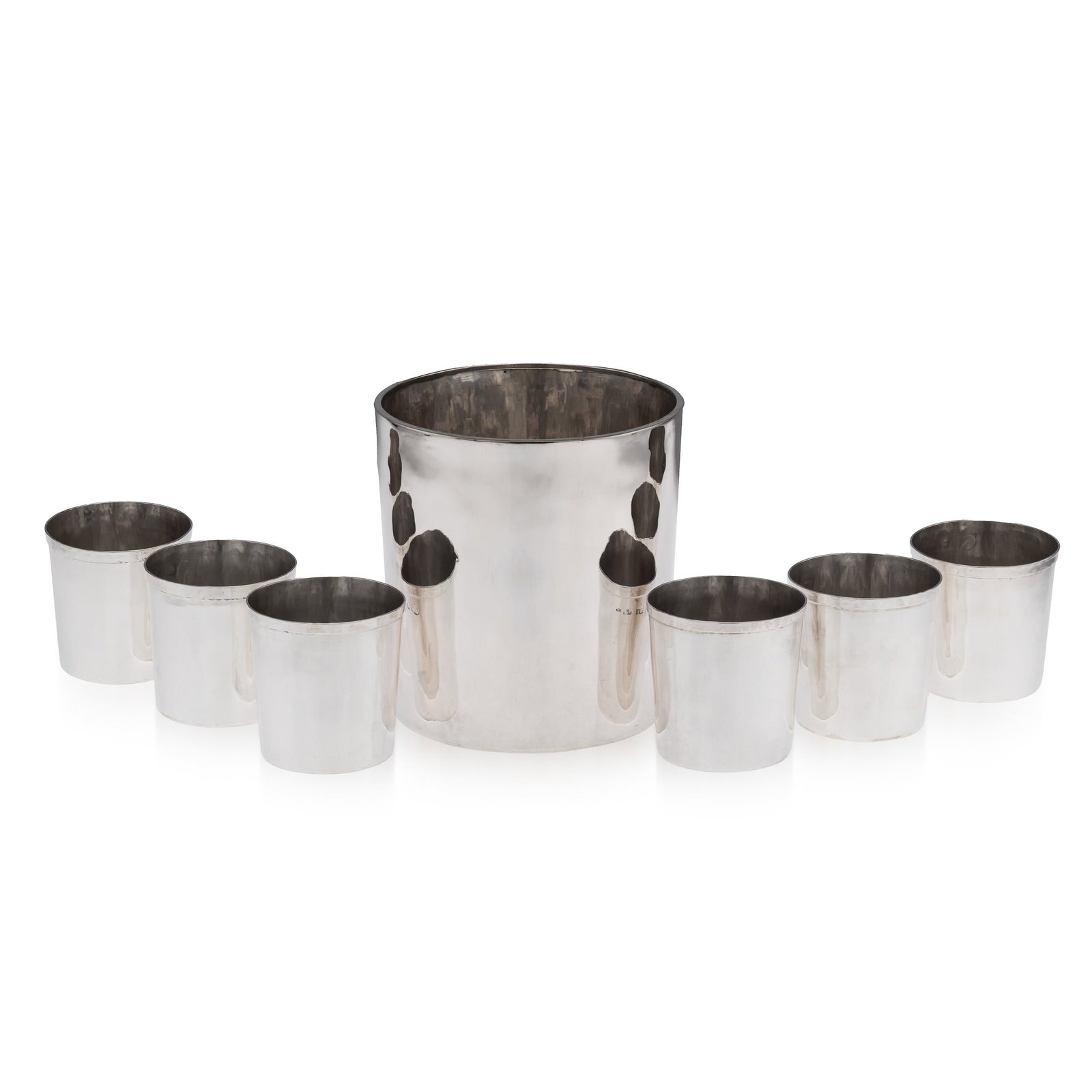 VINTAGE 20thC ITALIAN SOLID SILVER ICE BUCKET & SIX BEAKERS, FLORENCE c.1970: A vintage 20th Century Italian solid silver ice bucket and set of six beaker cups. Made in a plain style with highly polished exterior. An extremely elegant and very refined piece of barware perfect f