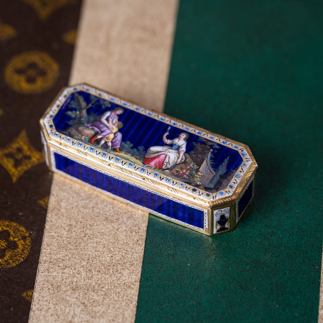 ANTIQUE 19thC GERMAN 18K GOLD & ENAMEL SNUFF BOX, HANAU c.1820 - 2