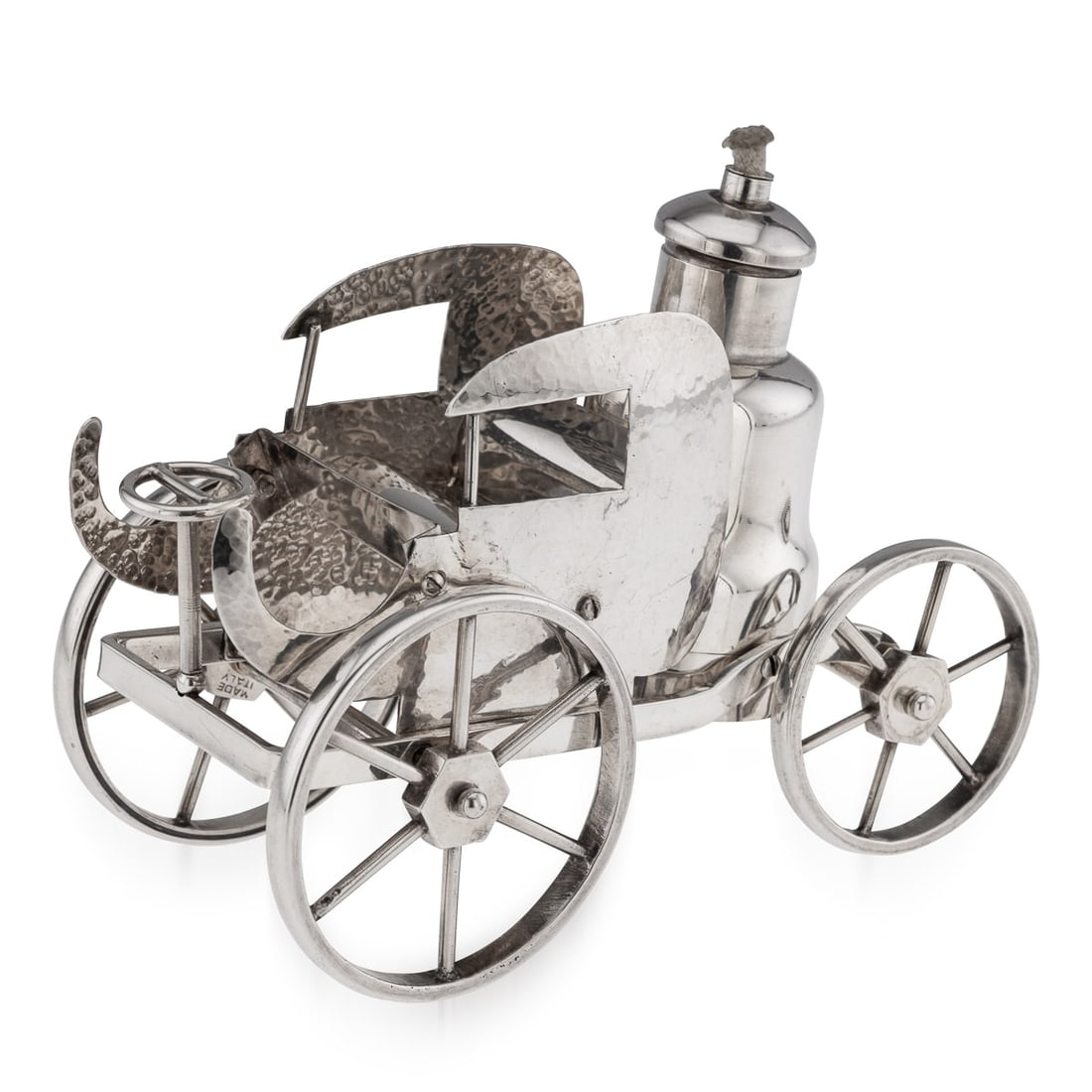 ANTIQUE 20thC CARRIAGE SILVER PLATED TABLE LIGHTER & CIGARETTE HOLDER c.1900: Antique early 20th Century Victorian novelty silver plated table lighter. Made in the shape of a horses carriage, this table lighter features an area in the saloon to place your cigarettes and a