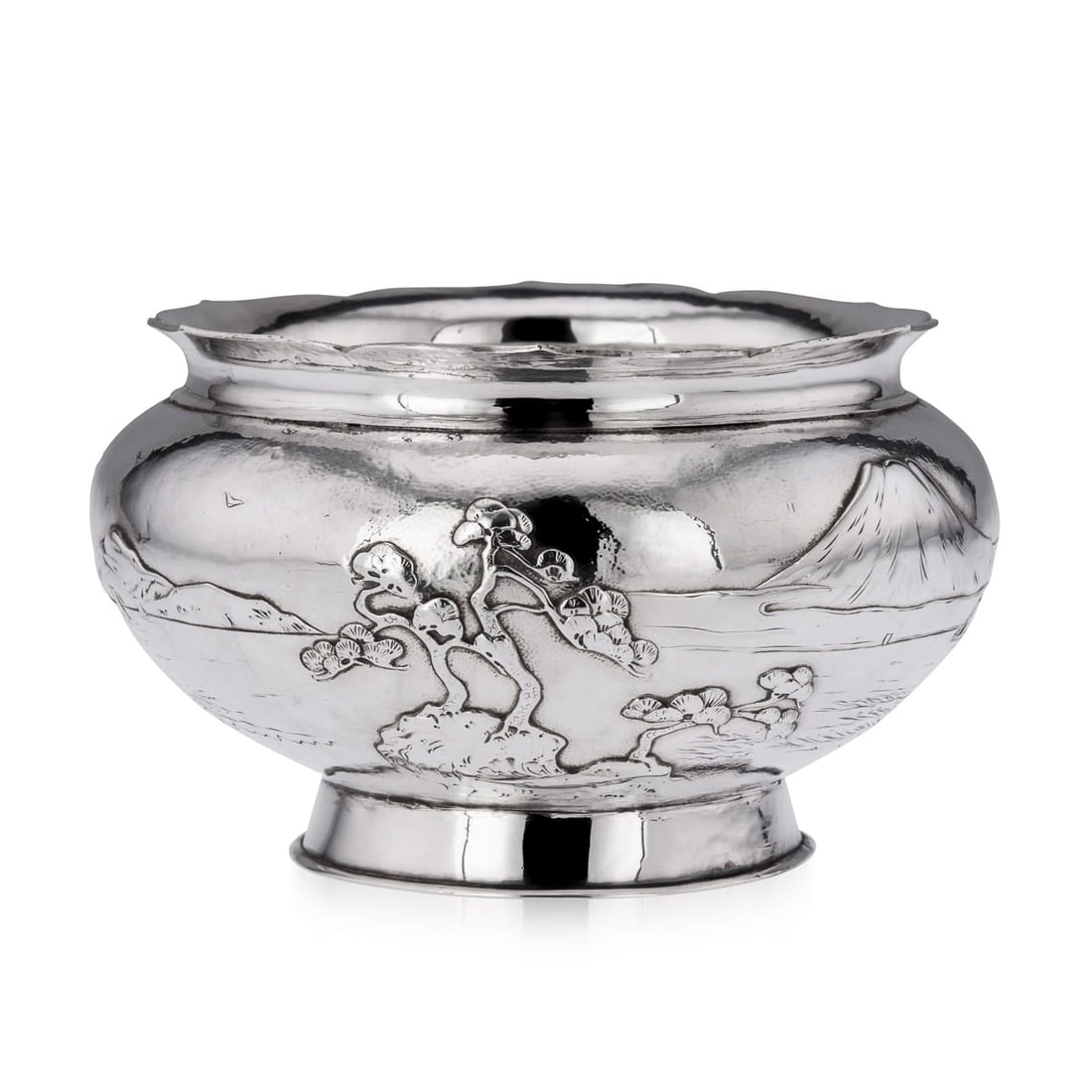 ANTIQUE 20thC MEIJI JAPANESE SOLID SILVER FUJI MOUNTAIN BOWL c.1900: Antique early 20th Century Japanese Meiji period solid silver bowl, double walled, depicting the view of mount Fuji from a lake, with boats and small island with banzai trees, on a matted hand hammere