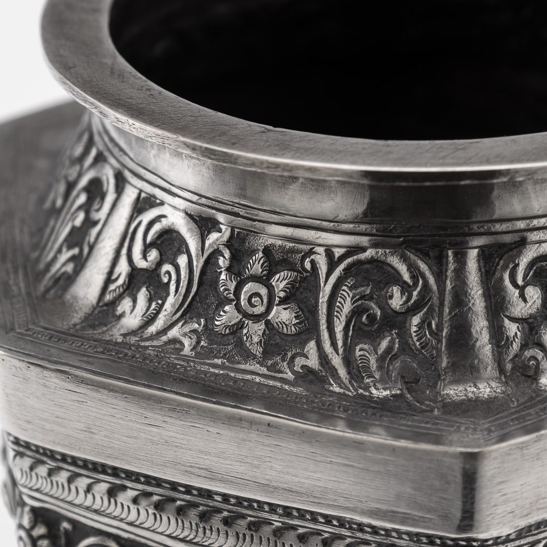 ANTIQUE 20thC BURMESE REPOUSSÉ SOLID SILVER "VESSANTARA JATAKA" VASE c.1915 - 10