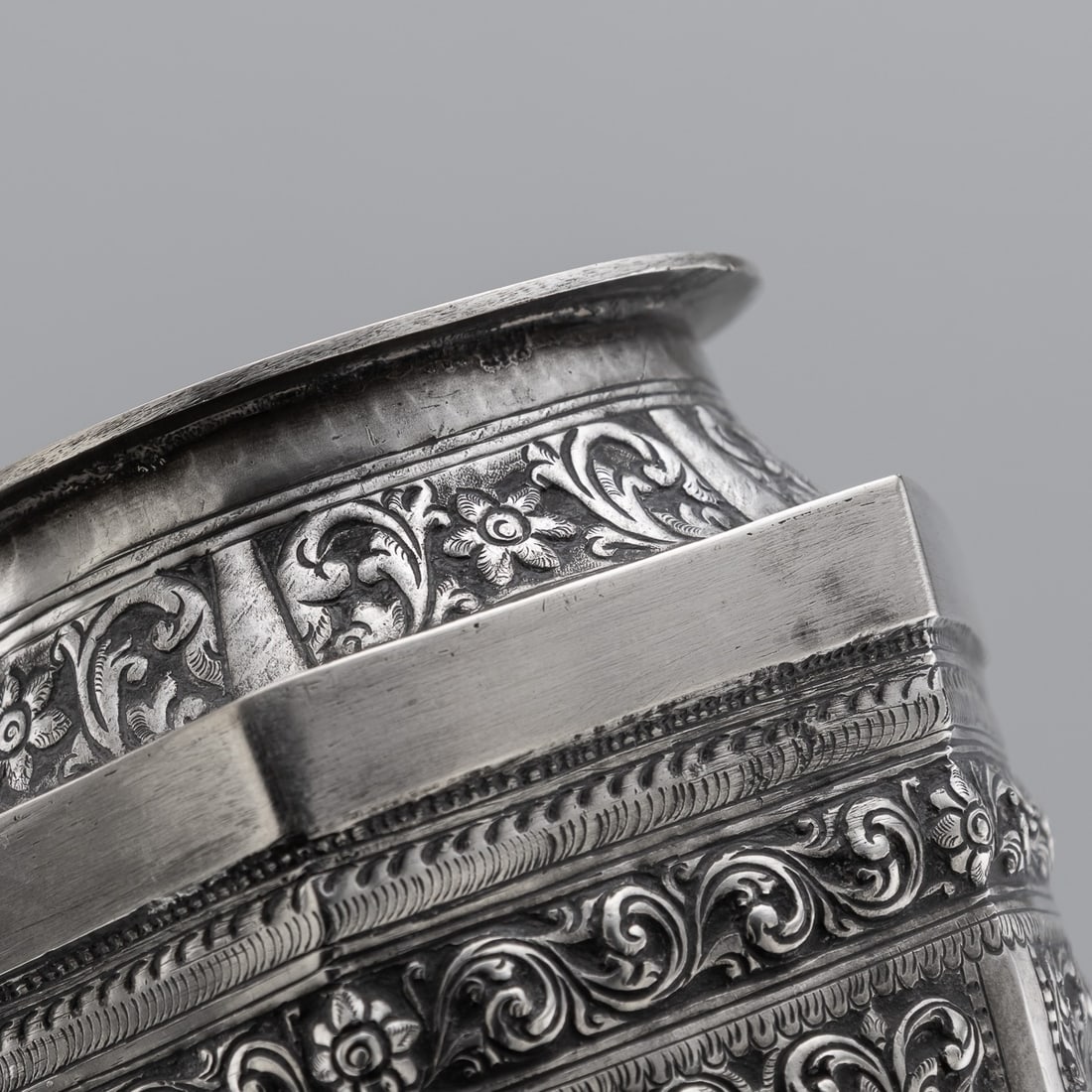 ANTIQUE 20thC BURMESE REPOUSSÉ SOLID SILVER "VESSANTARA JATAKA" VASE c.1915 - 11