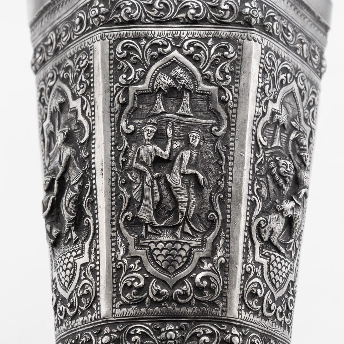 ANTIQUE 20thC BURMESE REPOUSSÉ SOLID SILVER "VESSANTARA JATAKA" VASE c.1915 - 14