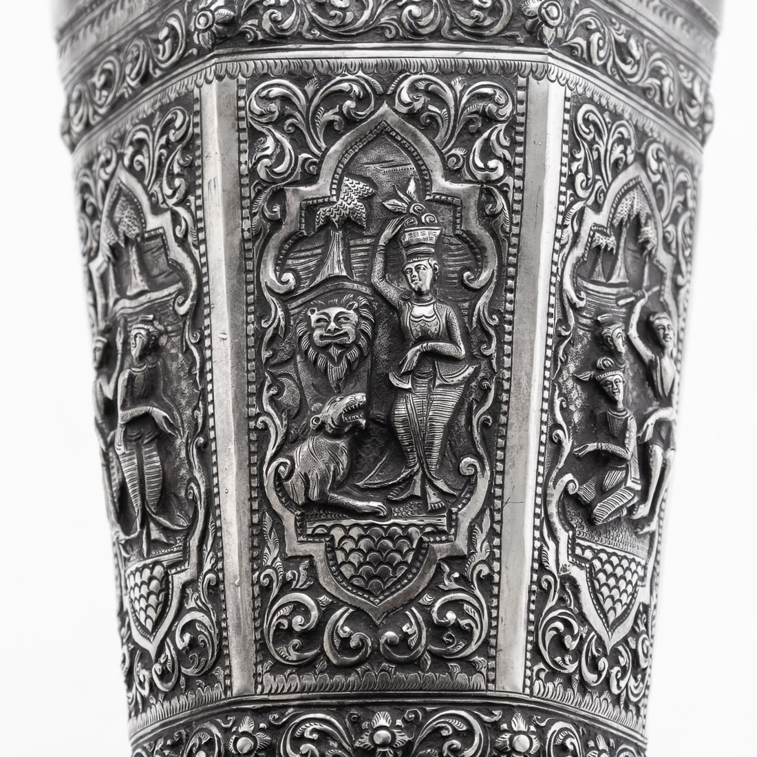 ANTIQUE 20thC BURMESE REPOUSSÉ SOLID SILVER "VESSANTARA JATAKA" VASE c.1915 - 15
