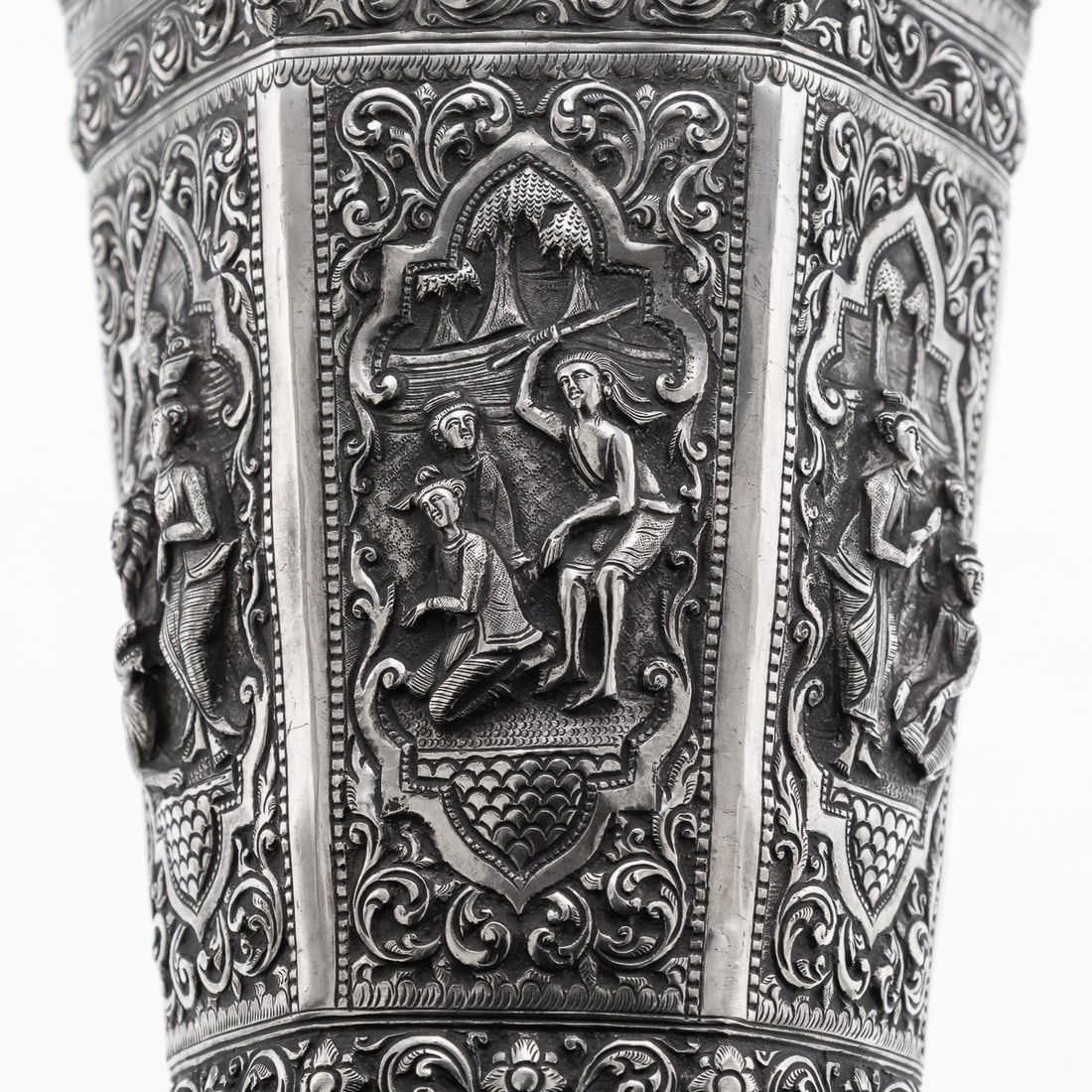 ANTIQUE 20thC BURMESE REPOUSSÉ SOLID SILVER "VESSANTARA JATAKA" VASE c.1915 - 16