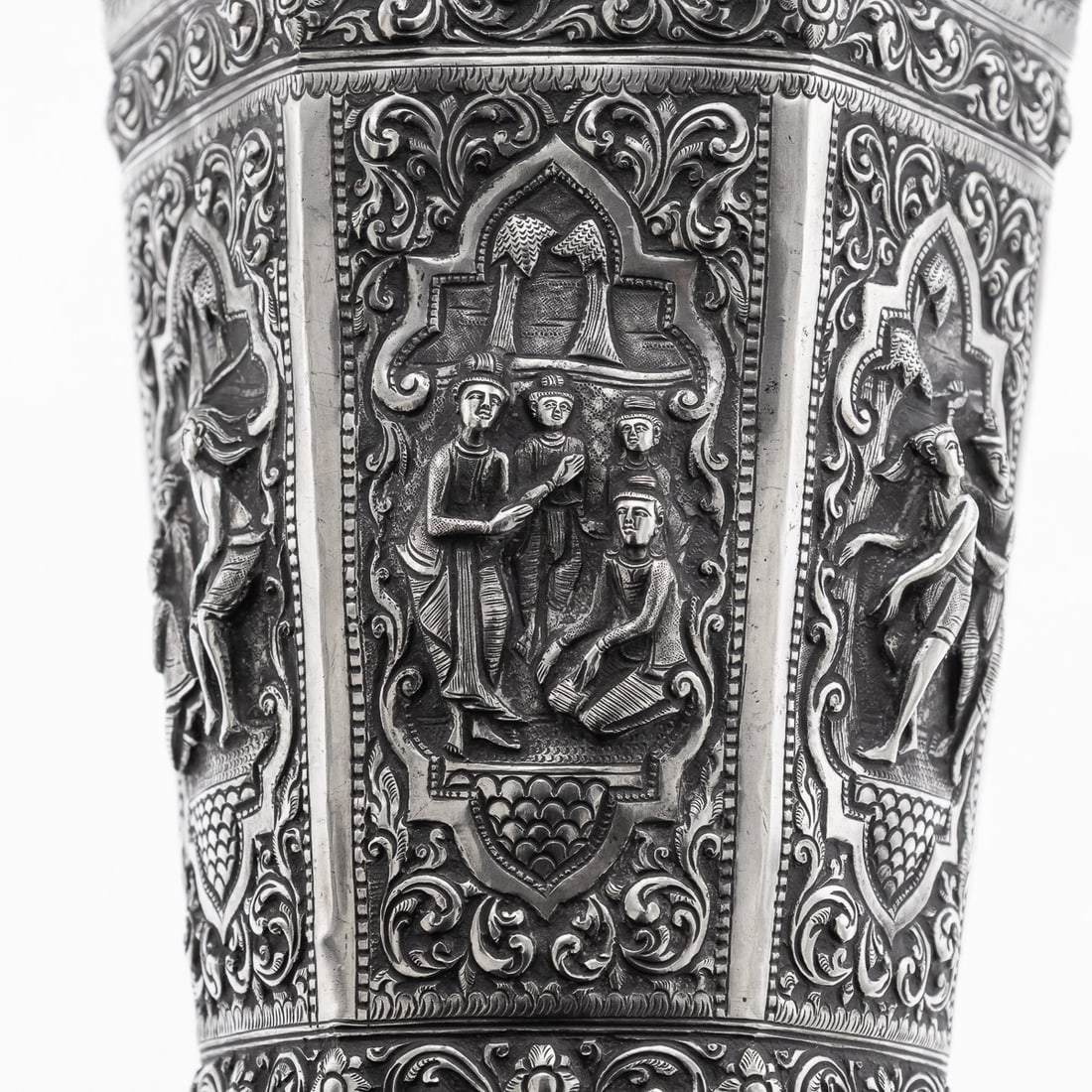 ANTIQUE 20thC BURMESE REPOUSSÉ SOLID SILVER "VESSANTARA JATAKA" VASE c.1915 - 17