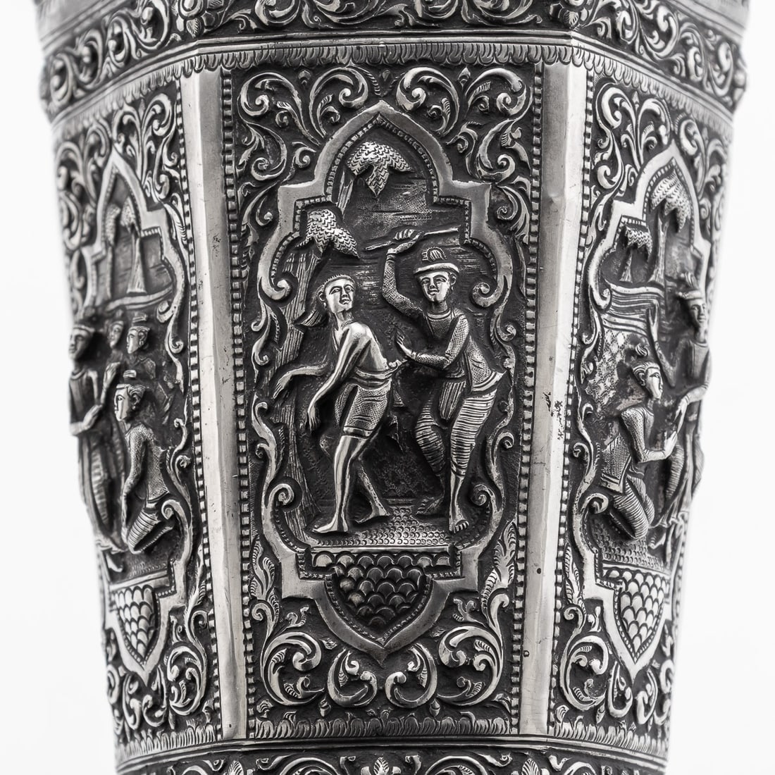 ANTIQUE 20thC BURMESE REPOUSSÉ SOLID SILVER "VESSANTARA JATAKA" VASE c.1915 - 18