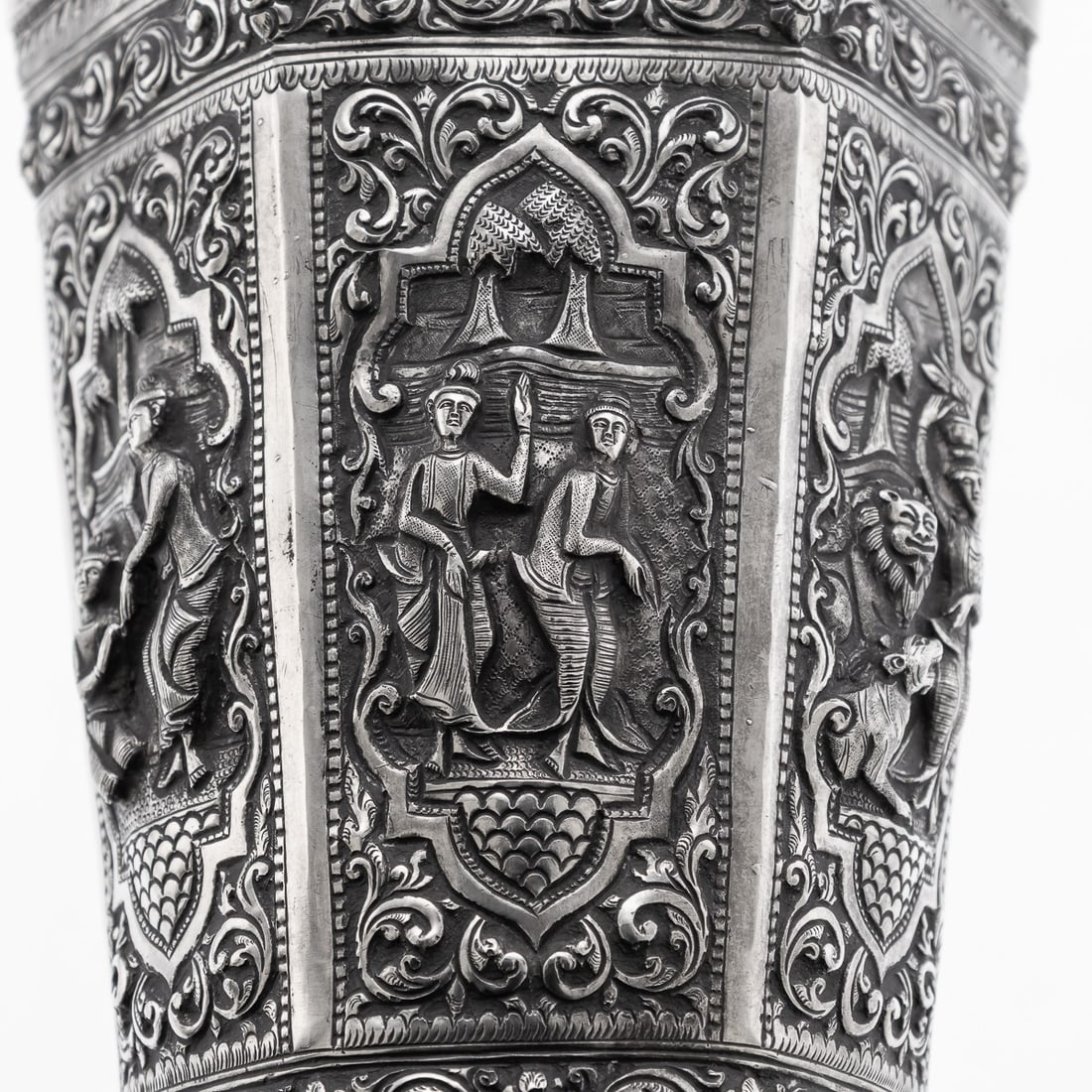 ANTIQUE 20thC BURMESE REPOUSSÉ SOLID SILVER "VESSANTARA JATAKA" VASE c.1915 - 20