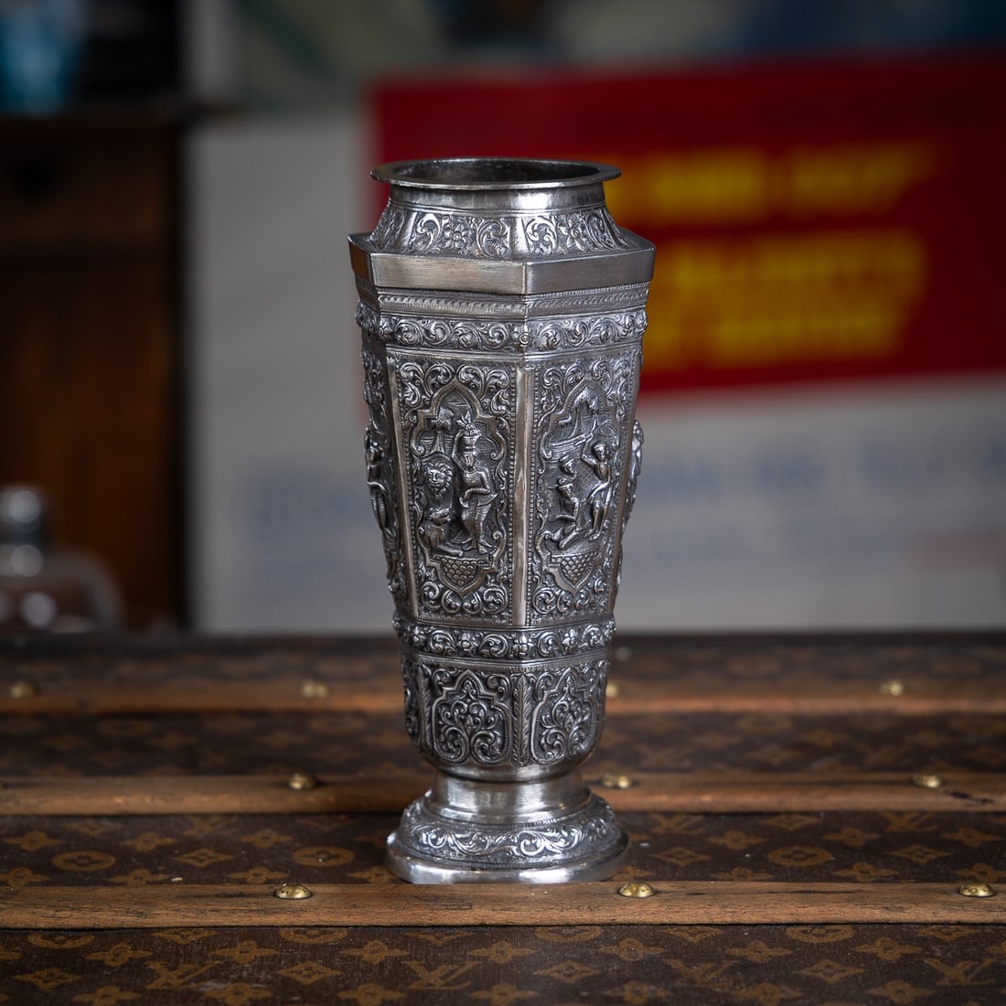 ANTIQUE 20thC BURMESE REPOUSSÉ SOLID SILVER "VESSANTARA JATAKA" VASE c.1915 - 2