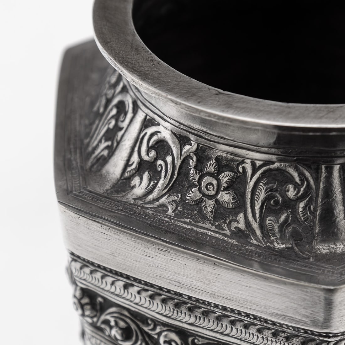 ANTIQUE 20thC BURMESE REPOUSSÉ SOLID SILVER "VESSANTARA JATAKA" VASE c.1915 - 9