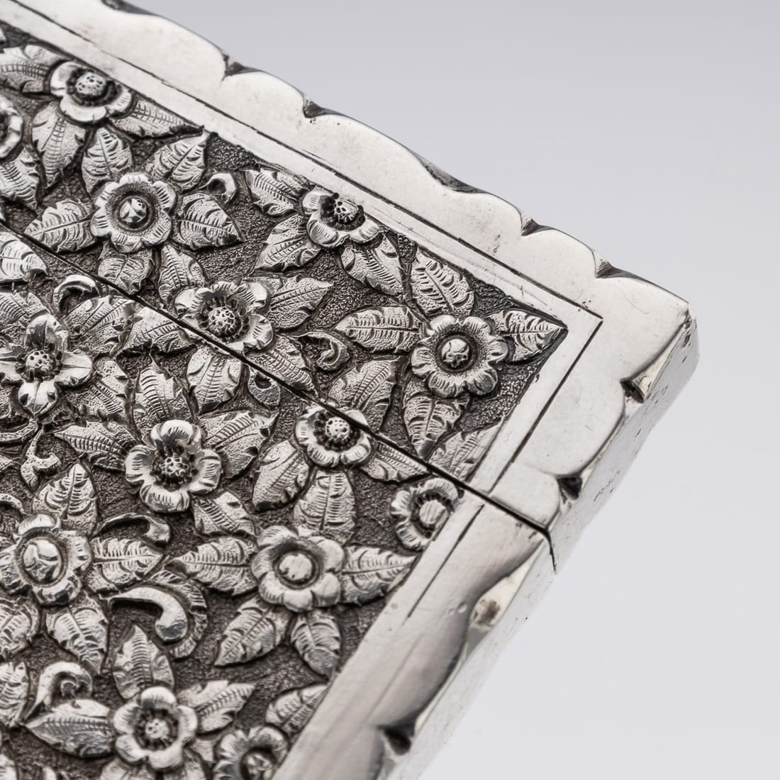 ANTIQUE 19thC INDIAN KUTCH SOLID SILVER CIGARETTE CASE c.1890 - 9