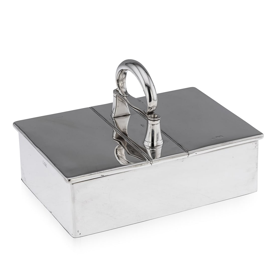 ANTIQUE 20thC EDWARDIAN SOLID SILVER CIGAR BOX, LONDON c.1909: Antique 20th Century Edwardian solid silver cigar box. Finely crafted, it features a curved central handle and two hinged lids, which open to reveal a divided compartment. The handle lifts to
