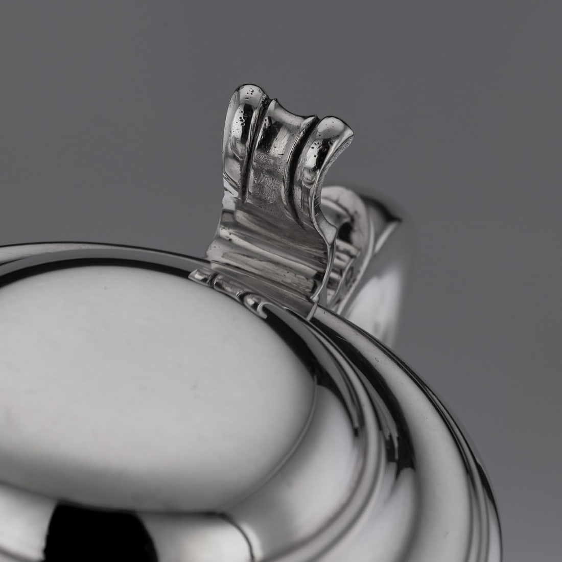 SUPERB 20thC PAIR OF ITALIAN SOLID SILVER LIDDED TANKARDS - 9