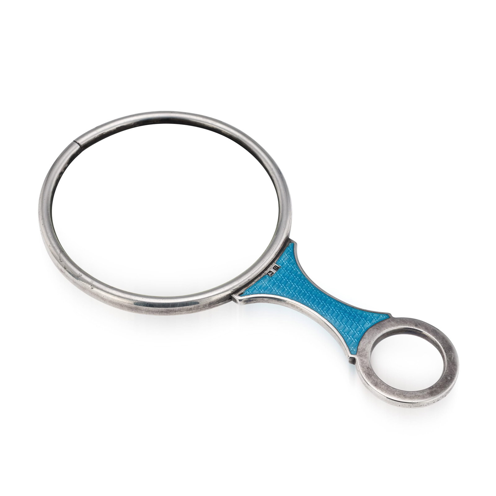 ANTIQUE 20thC ENGLISH SOLID SILVER & GUILLOCHÉ ENAMEL MAGNIFYING GLASS c.1912: Antique 20th Century English solid silver and guilloché enamel magnifying glass. The lens is set within a plain silver rim, complemented by a finely engine-turned silver handle, finished with