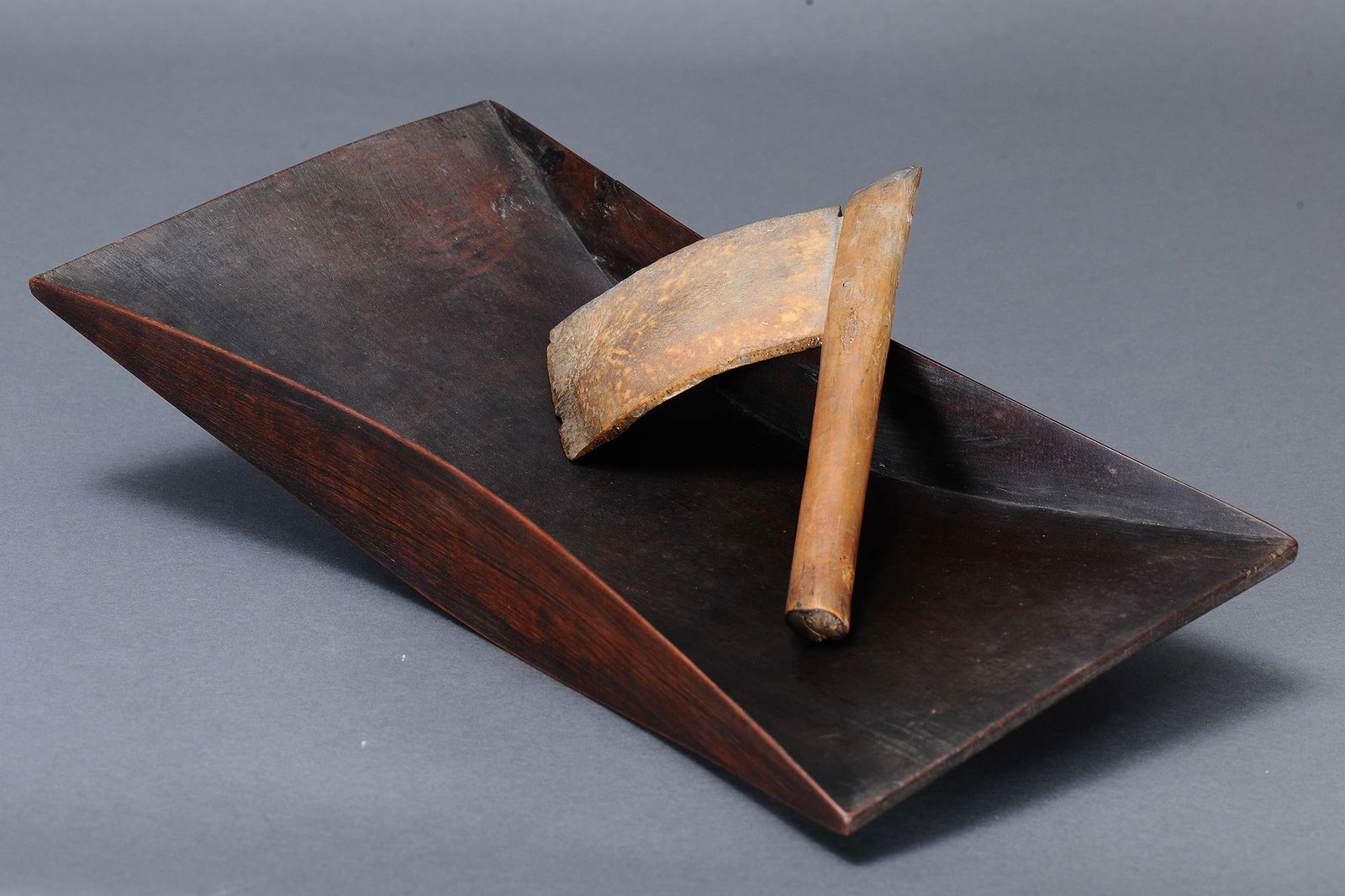 FINE EARLY MATTY / WUVULU ISLAND DISH & TIGO AXE, PAPUA NEW GUINEA (2 ITEMS) (1 of 5)