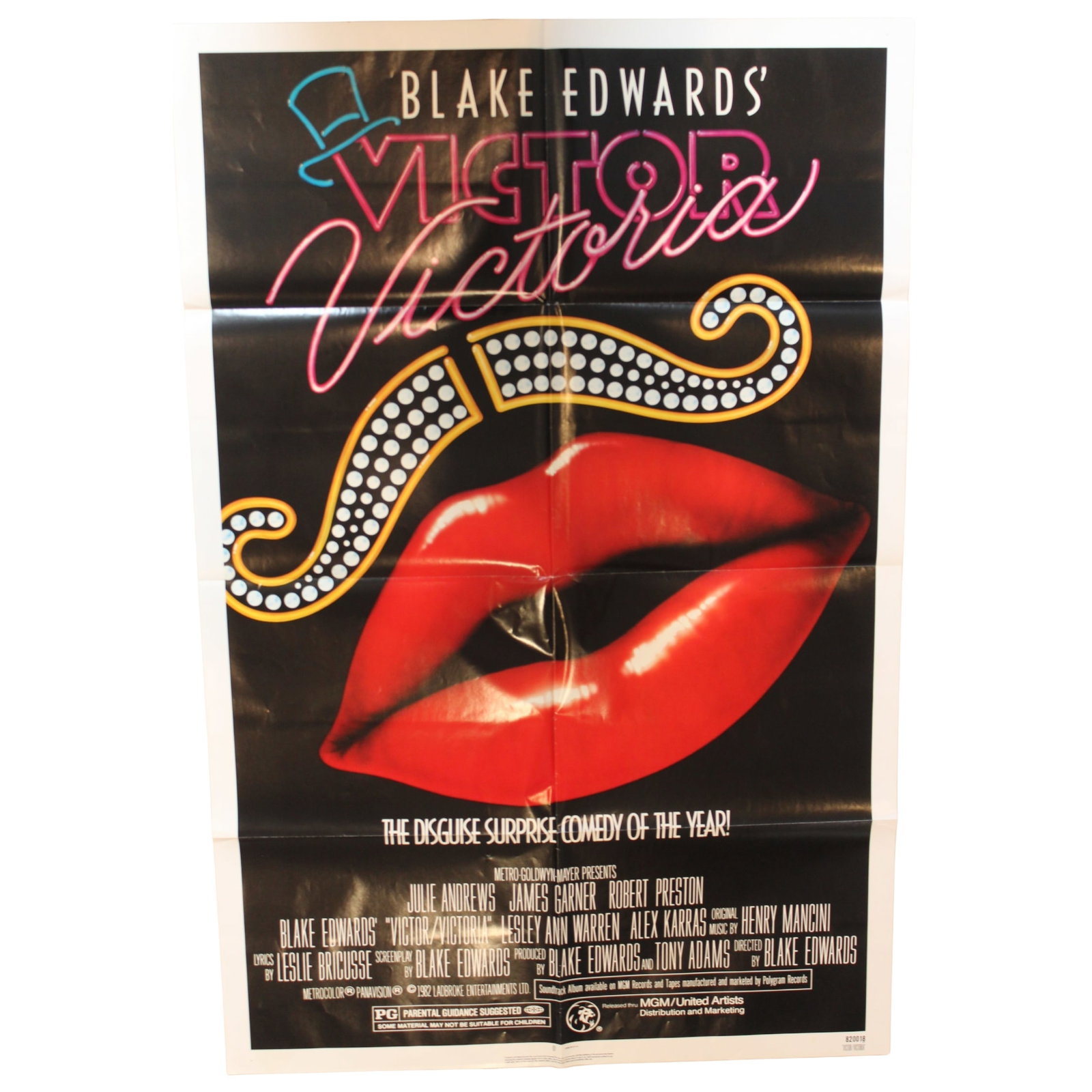Victor / Victoria ( MGM / United Artists © 1982), Extremely Fine details: Original U.S. Full Sheet Poster Size 68.5 X 104 cm Condition Quad Folds. Minor separation on corners, Corners and sides in fine condition. Medium Memorabilia Exhibited Movies, Pos