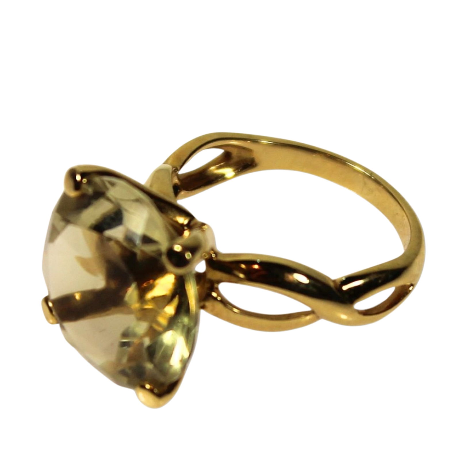 Imposing Round-cut Citrine Ring in 18ct Yellow Gold: Interesting twist design on shaft Size Size O 1/2 Total weight 7.37gms Medium Rings