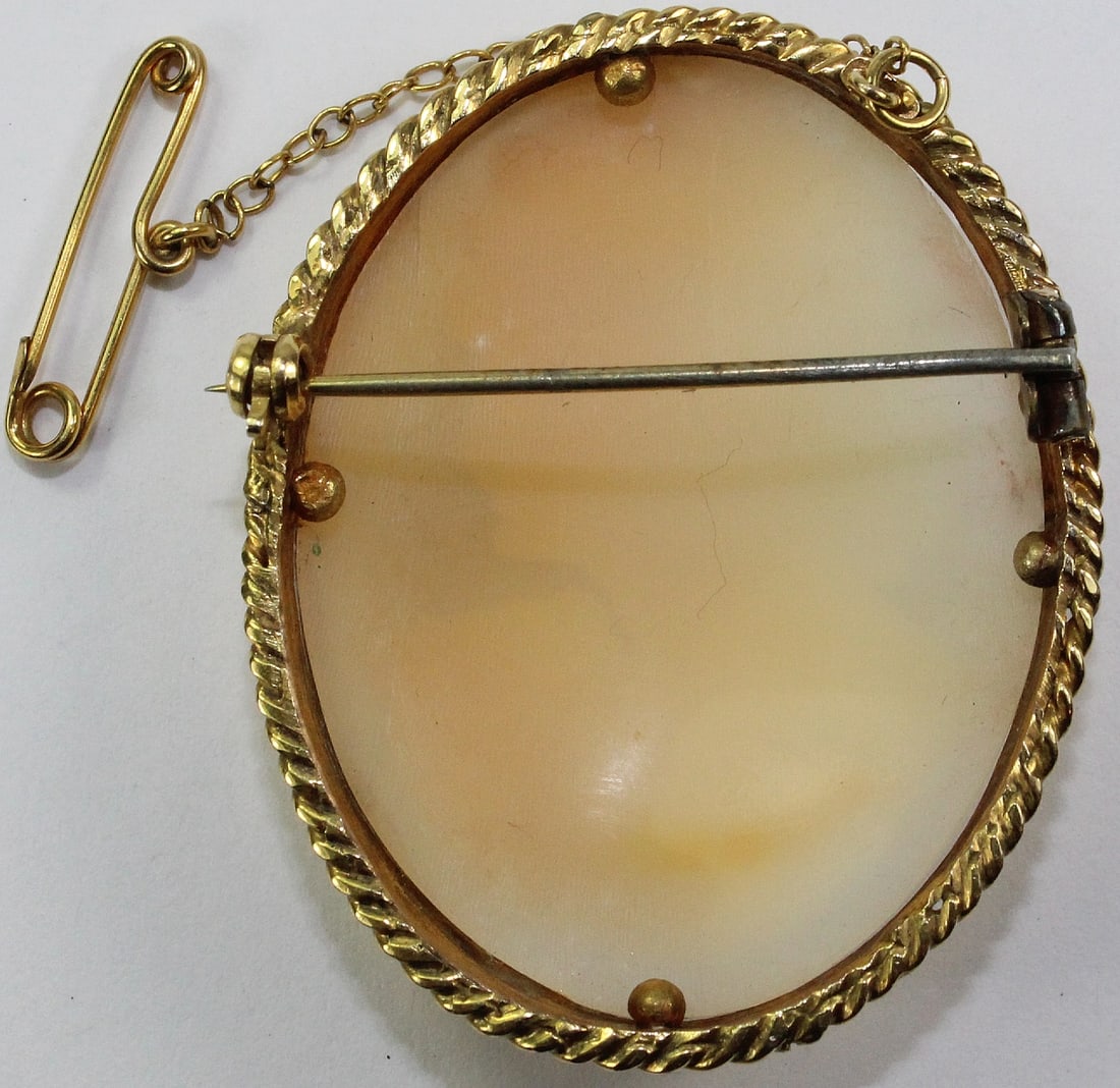 Antique Shell Cameo Brooch in 9ct Gold Surround - 2