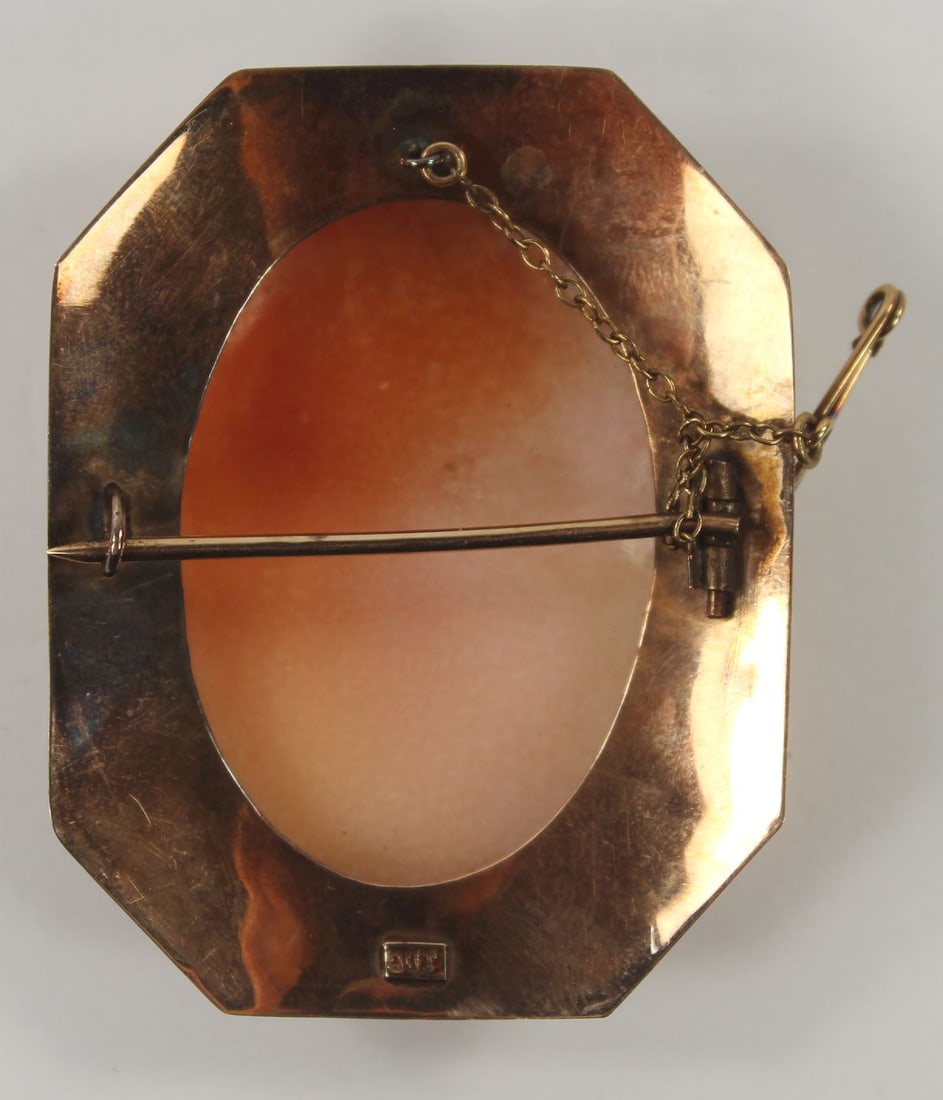 Shell Cameo Brooch with 9ct Rose Gold Surround - 2
