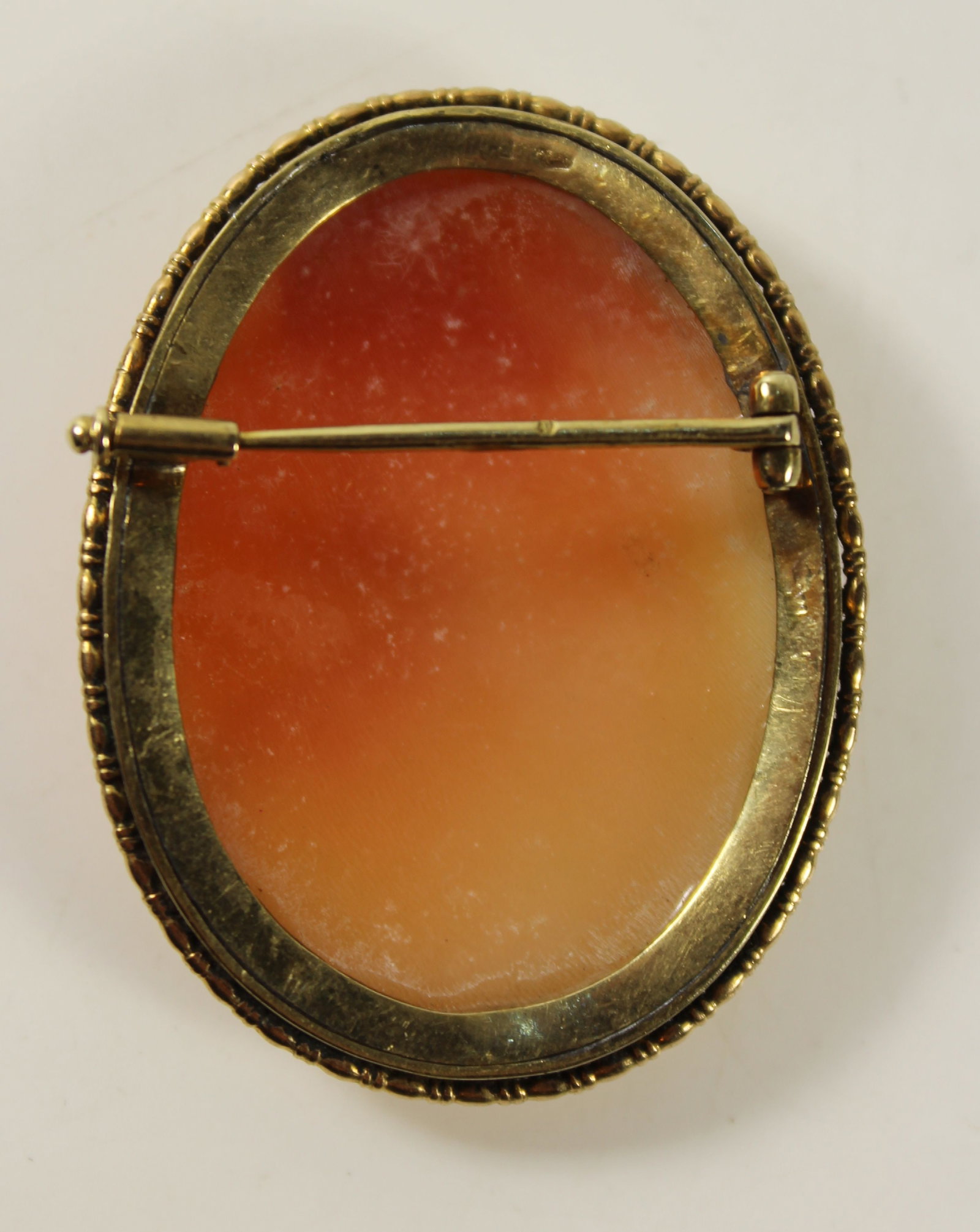 Unusual Shell Cameo Carving of a Medieval Gentleman in a 14ct Yellow Gold Brooch Mount - 2