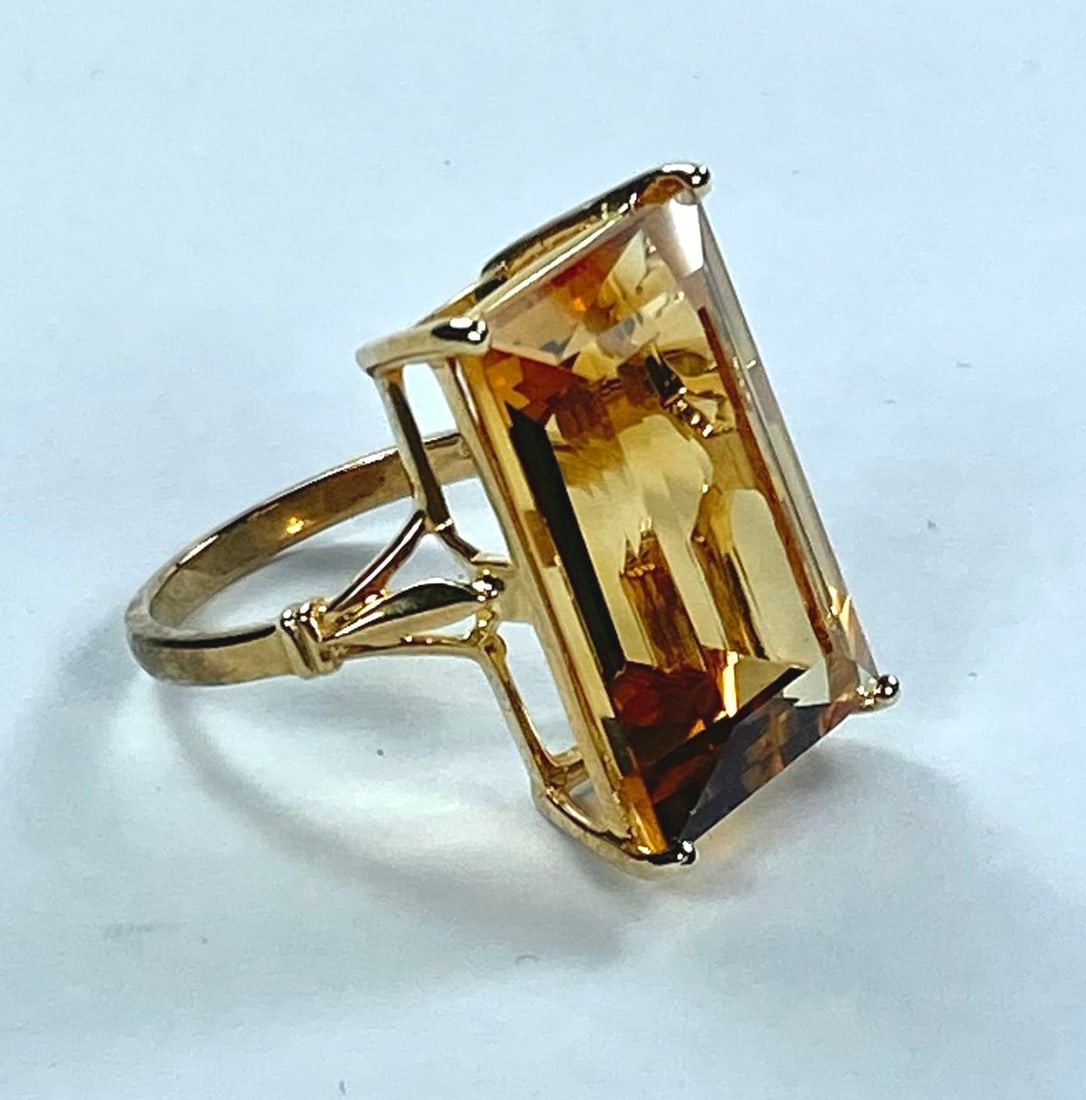 Impressive Citrine Ring in 9ct Yellow Gold - 2