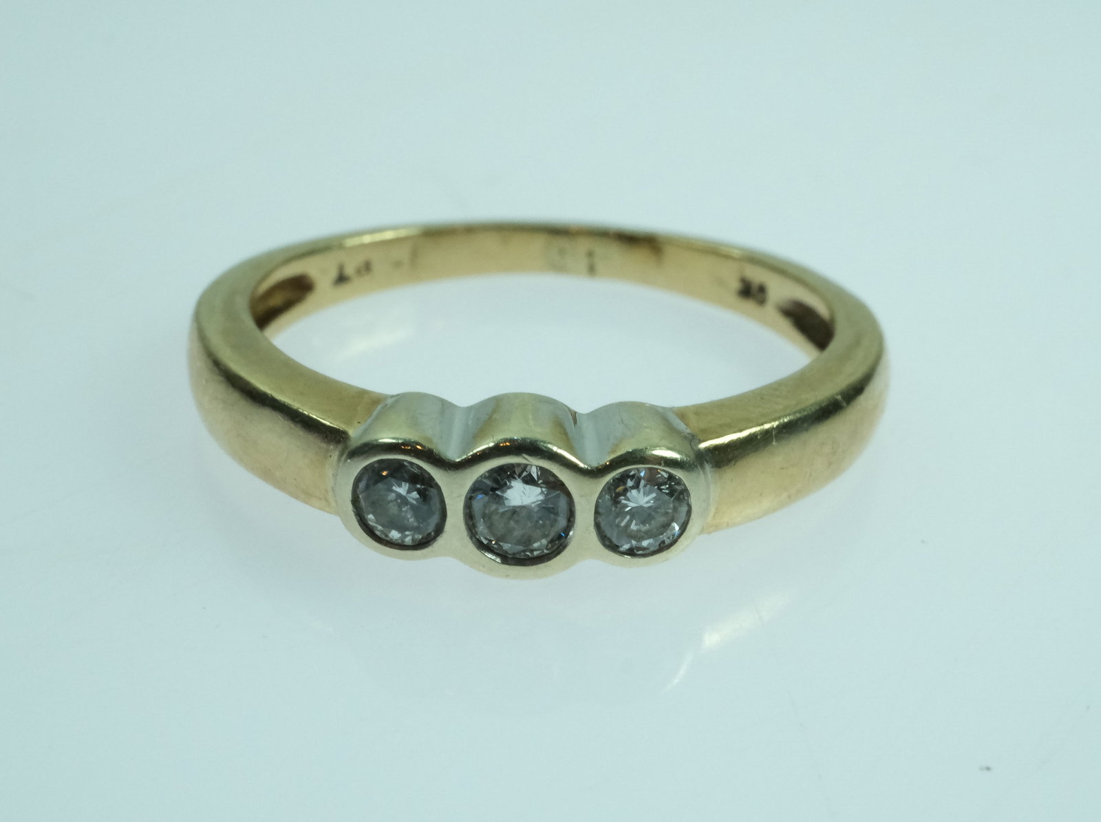 Diamond Ring in 9ct Yellow Gold Ring - 2