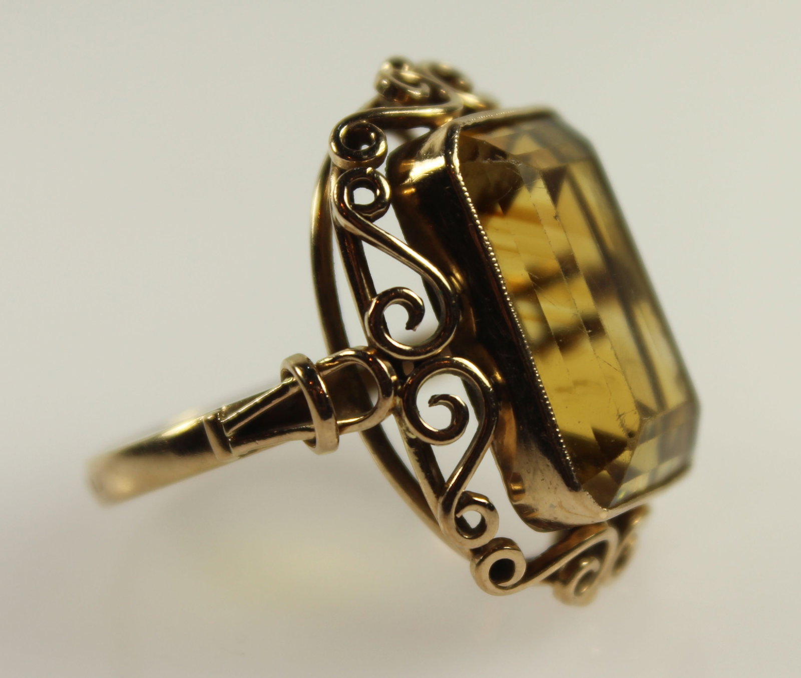 Large Citrine Ring in 14ct Yellow Gold - 2