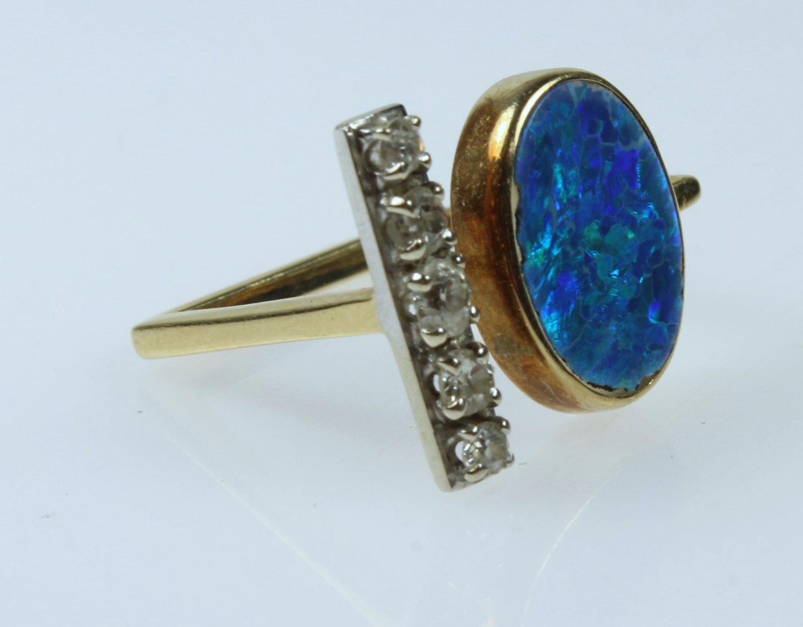 Stylish Square-shaped Ring in 14ct Yellow Gold featuring a Black Opal Doublet & Diamonds - 2