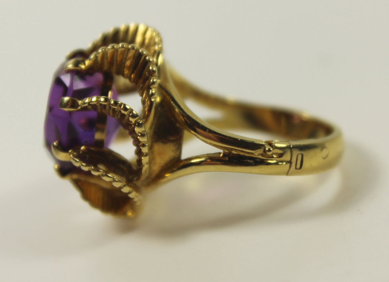 Amethyst Ring in 18ct Yellow Gold with Hinged Shank - 2