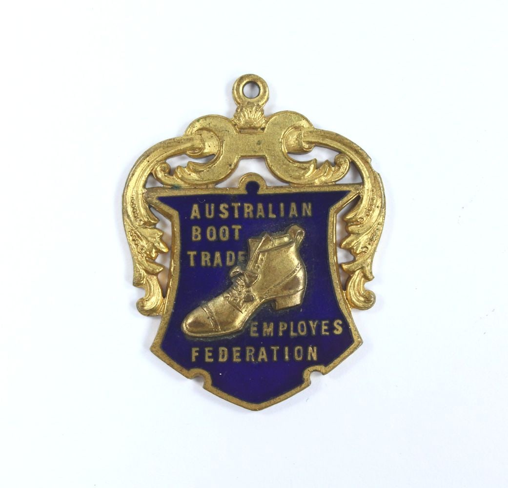 Australian Boot Trade Employe(e)s (sic) Federation Union Fob: Mis-spelling of 'Employees'. No 2900 Size 28x26mm Medium Coins, Monies & Stamps